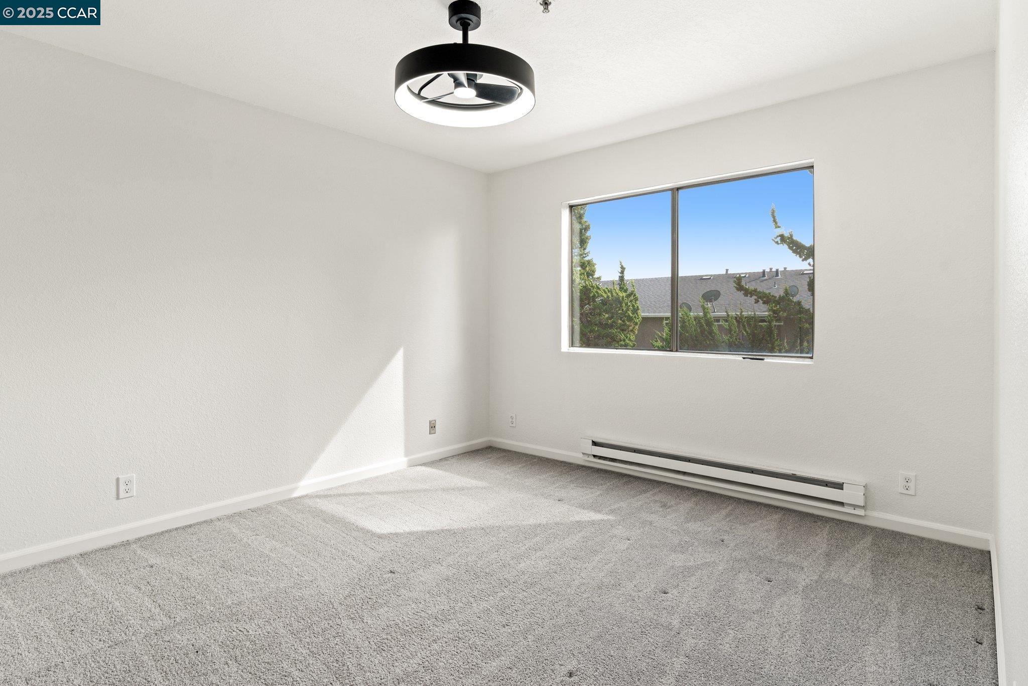 Detail Gallery Image 10 of 22 For 20115 Redwood Rd #6,  Castro Valley,  CA 94546 - 2 Beds | 2/1 Baths