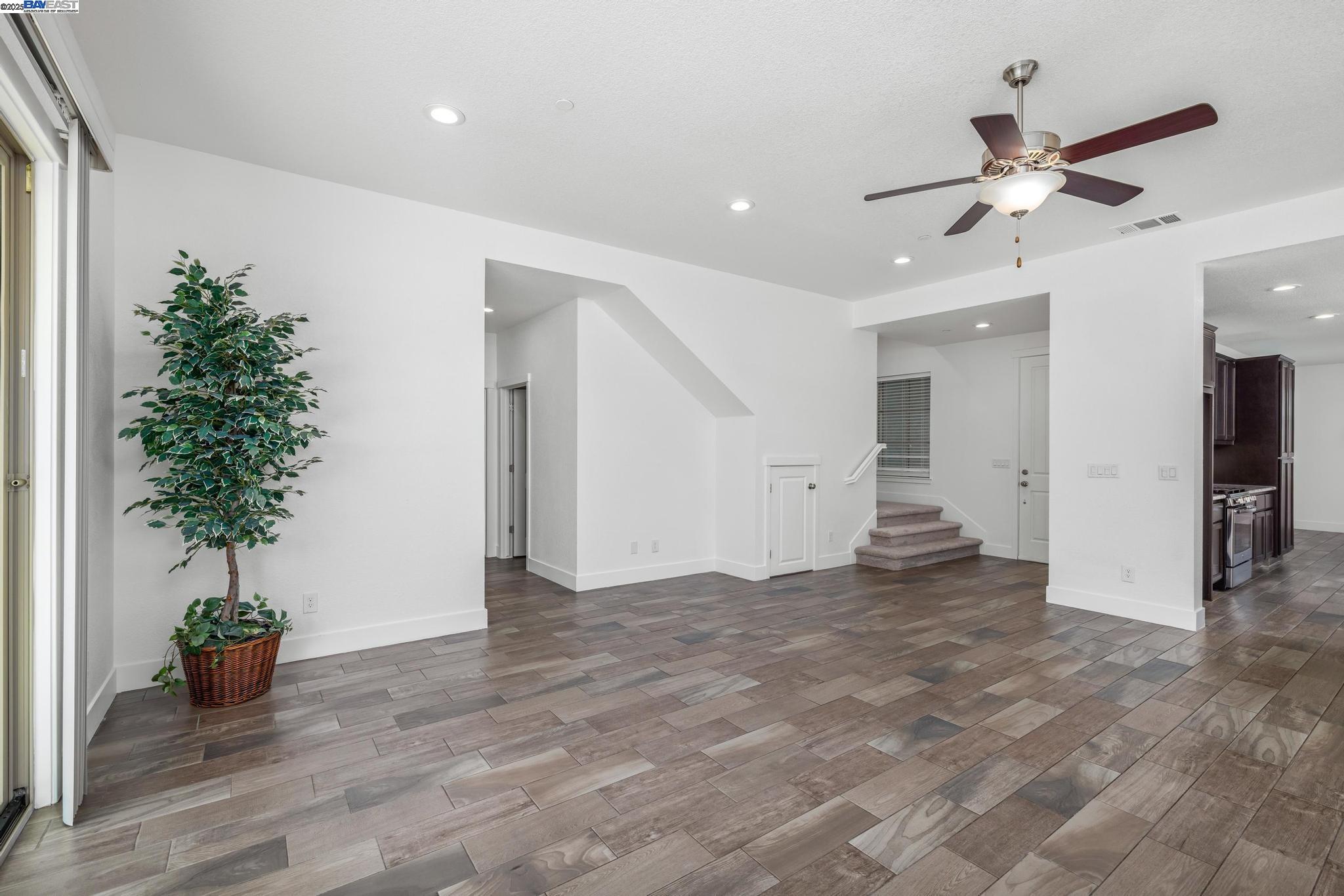 Detail Gallery Image 11 of 52 For 115 Lemon Blossom Ln, Patterson,  CA 95363 - 4 Beds | 2/1 Baths