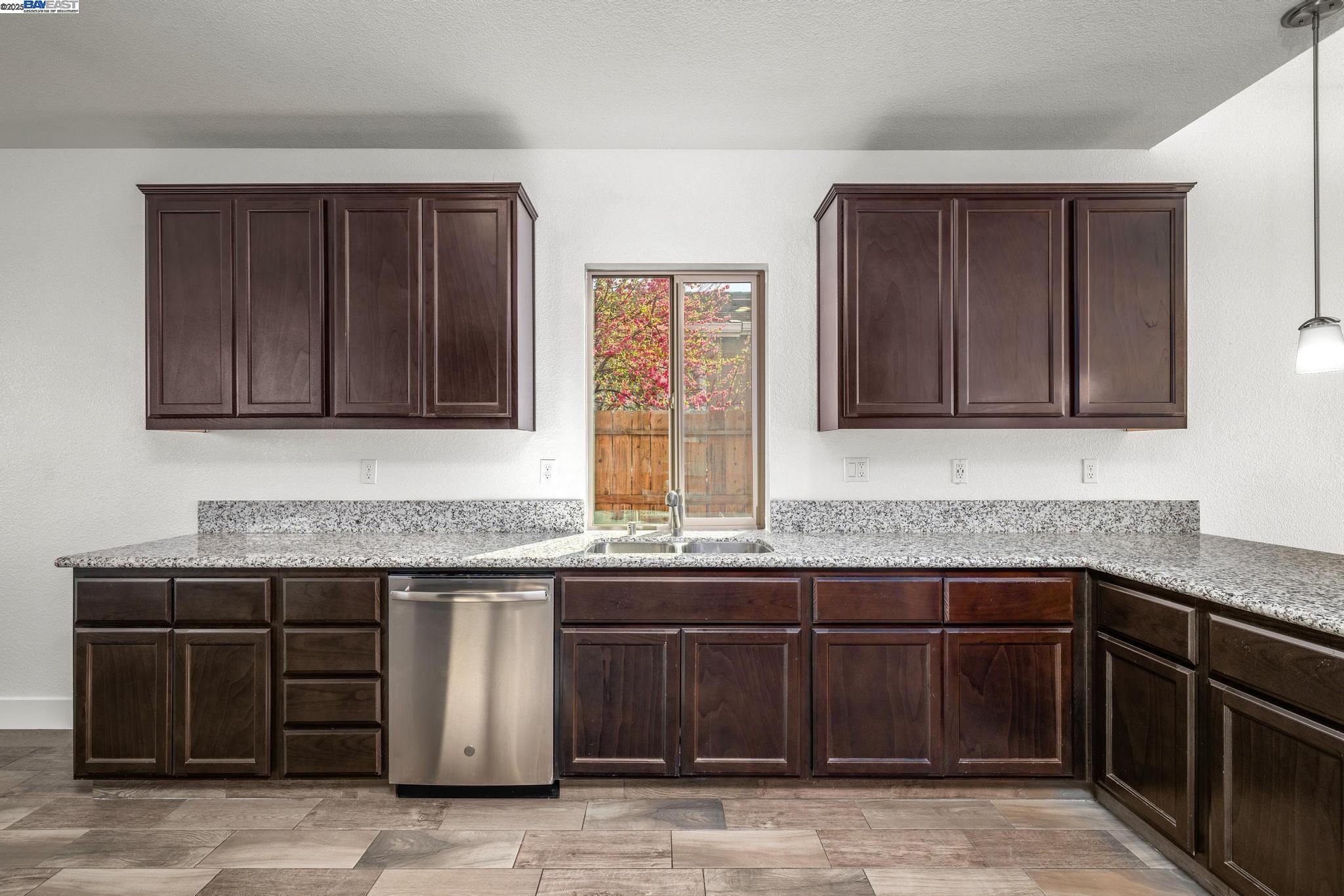 Detail Gallery Image 16 of 52 For 115 Lemon Blossom Ln, Patterson,  CA 95363 - 4 Beds | 2/1 Baths