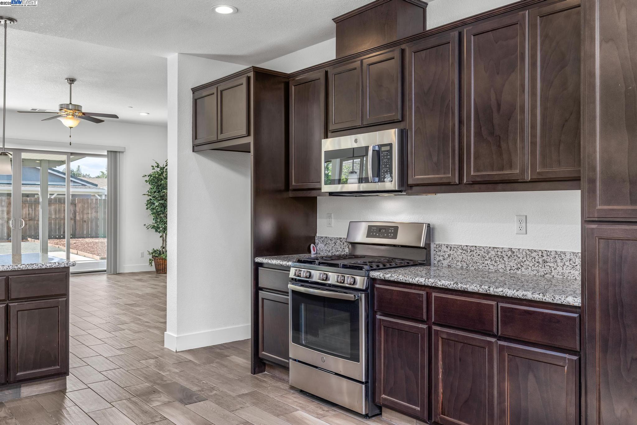 Detail Gallery Image 17 of 52 For 115 Lemon Blossom Ln, Patterson,  CA 95363 - 4 Beds | 2/1 Baths