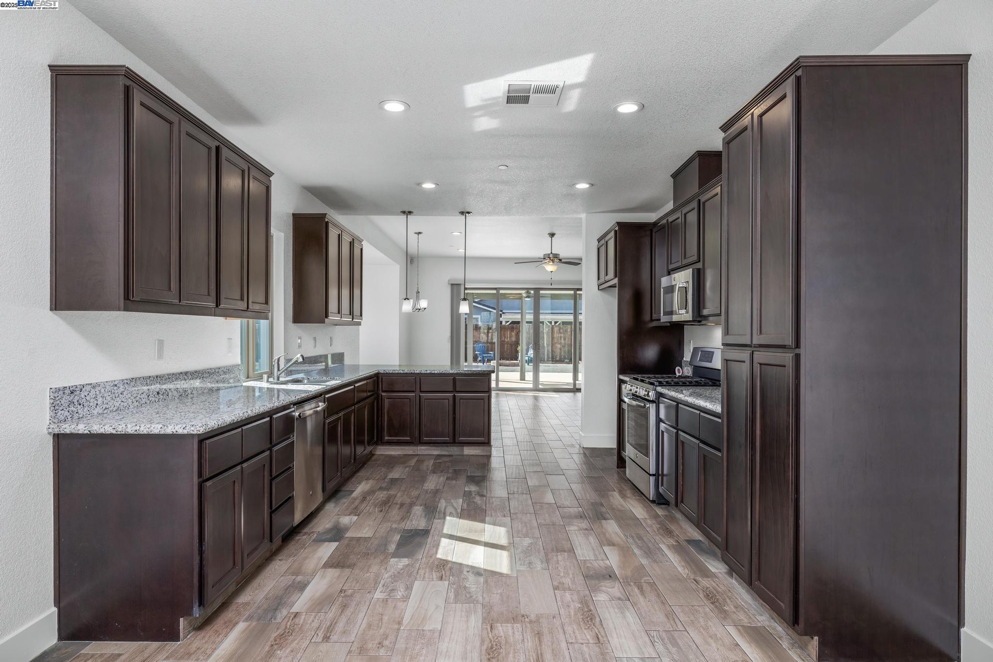 Detail Gallery Image 18 of 52 For 115 Lemon Blossom Ln, Patterson,  CA 95363 - 4 Beds | 2/1 Baths