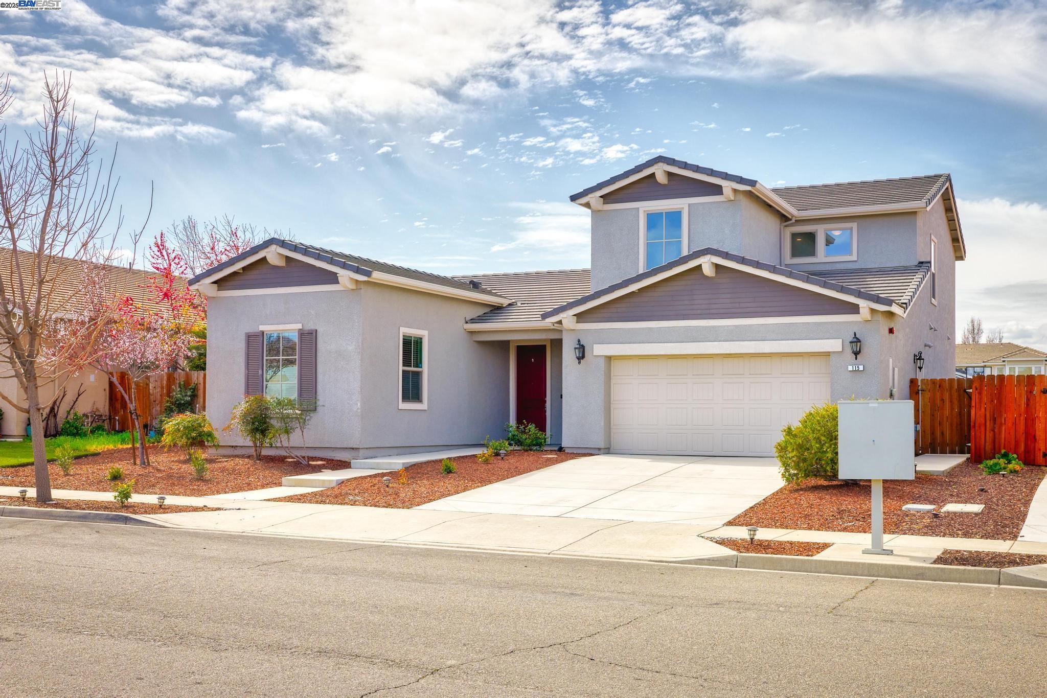 Detail Gallery Image 3 of 52 For 115 Lemon Blossom Ln, Patterson,  CA 95363 - 4 Beds | 2/1 Baths