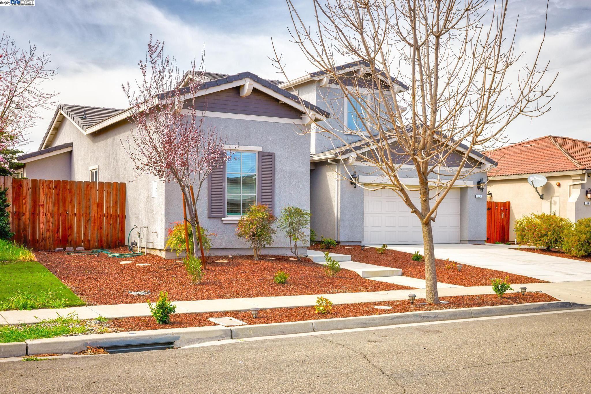 Detail Gallery Image 5 of 52 For 115 Lemon Blossom Ln, Patterson,  CA 95363 - 4 Beds | 2/1 Baths