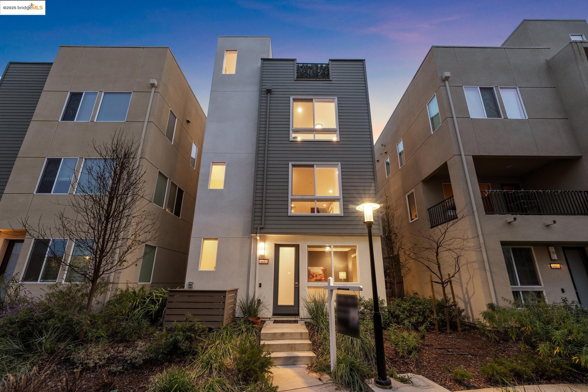 Detail Gallery Image 1 of 1 For 1637 Harbor Lights Rd, Richmond,  CA 94804 - 2 Beds | 2/1 Baths