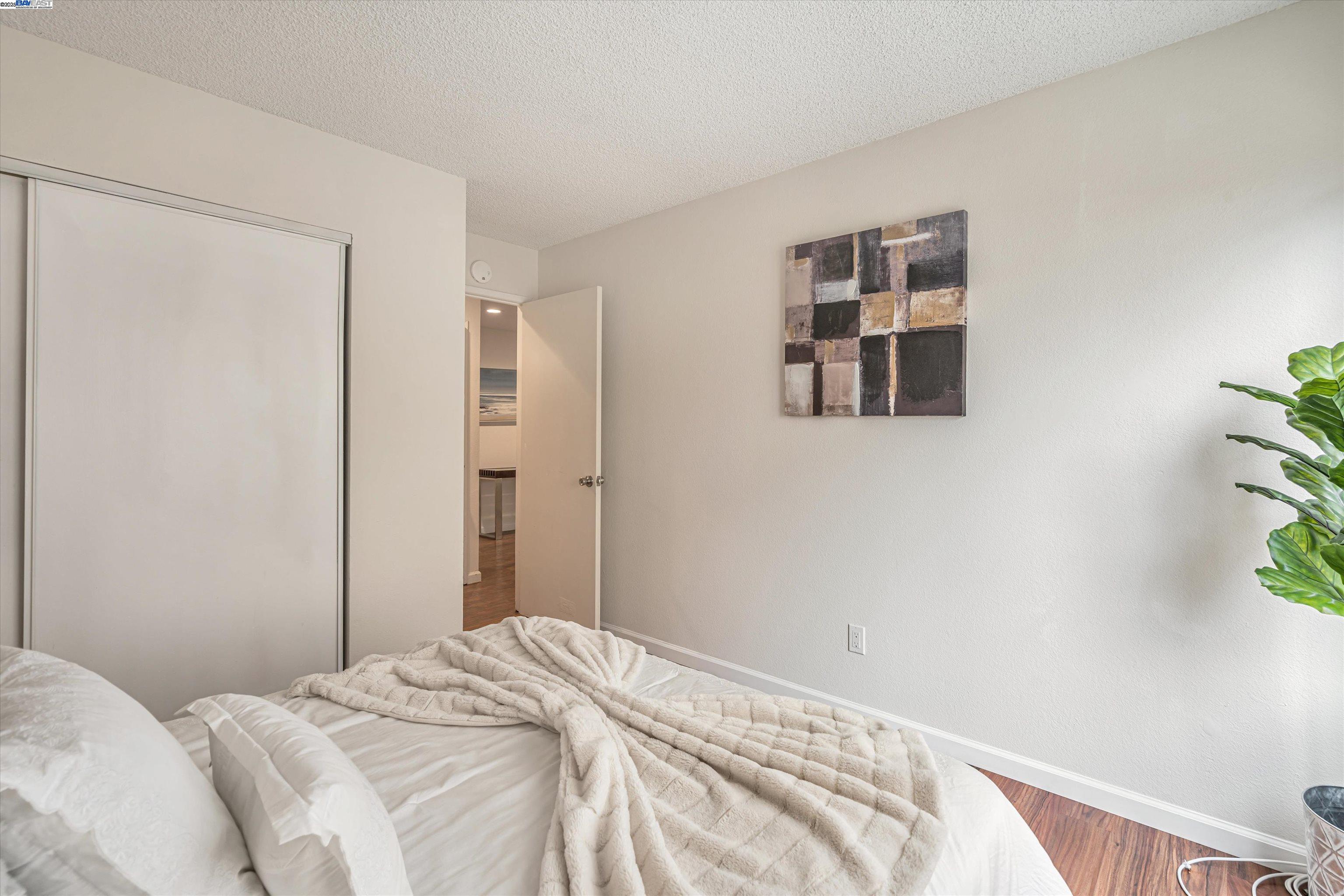 property-img