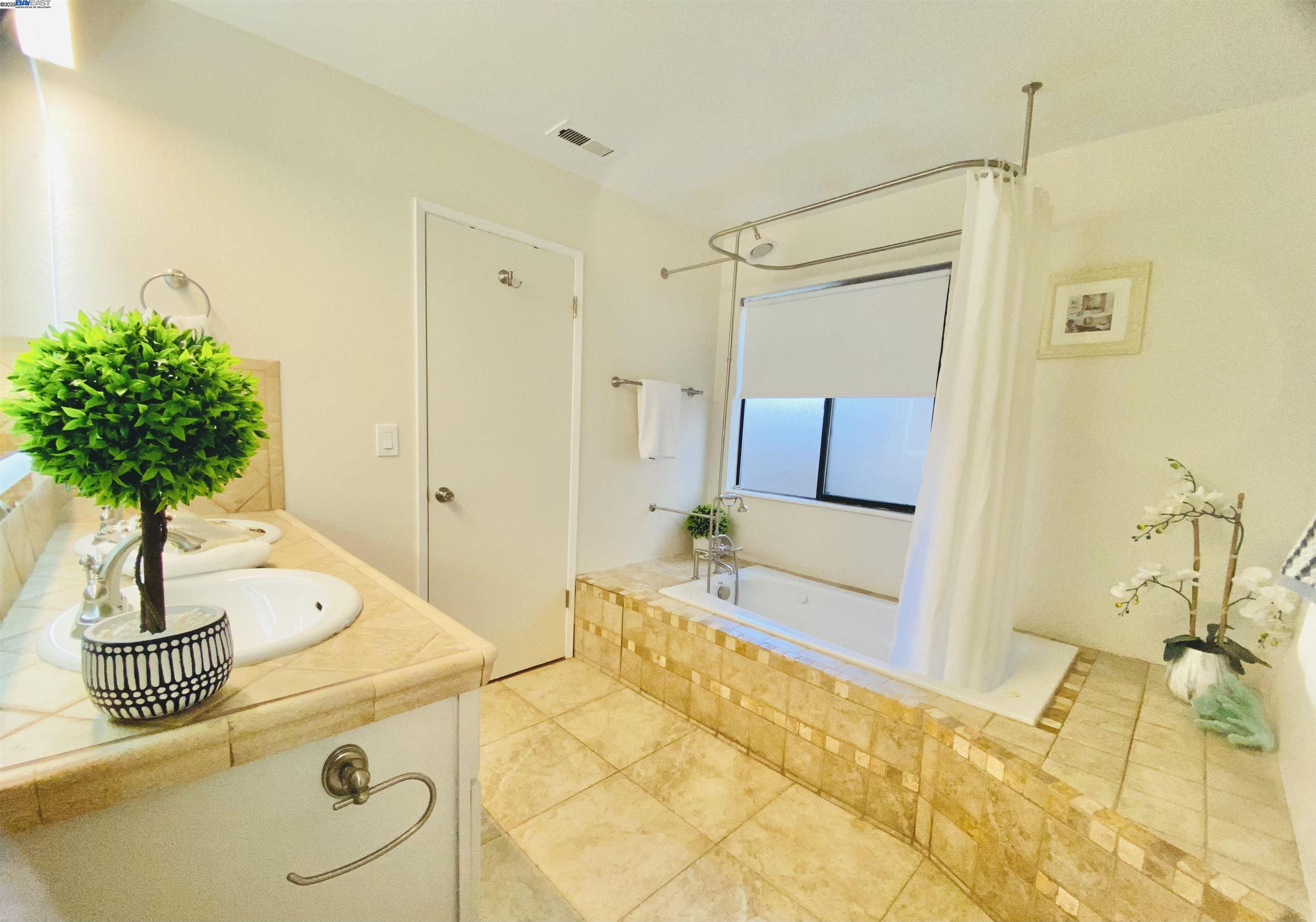 property-img