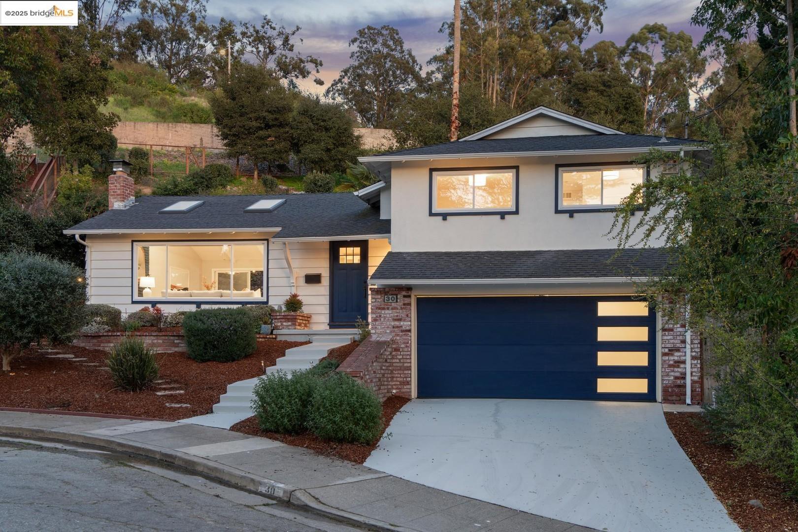 Detail Gallery Image 1 of 1 For 30 Merlin Ct, Oakland,  CA 94605 - 3 Beds | 3 Baths