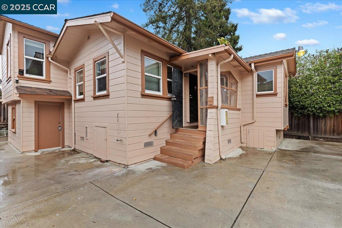 Detail Gallery Image 1 of 1 For 1411 Parker St, Berkeley,  CA 94702 - 8 Beds | 4 Baths