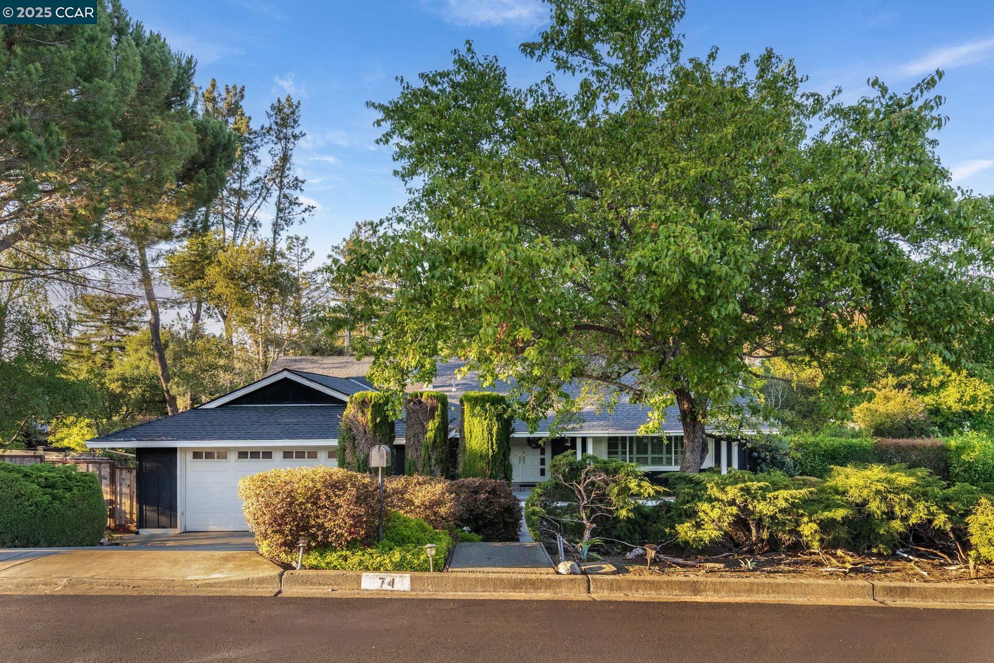 Detail Gallery Image 2 of 57 For 74 Gaywood Pl, Moraga,  CA 94556 - 4 Beds | 2 Baths