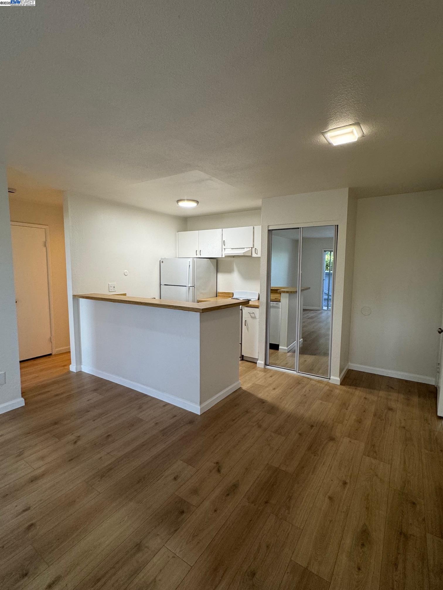 Detail Gallery Image 4 of 13 For 213 Boardwalk Ave a,  San Bruno,  CA 94066 - 1 Beds | 1 Baths