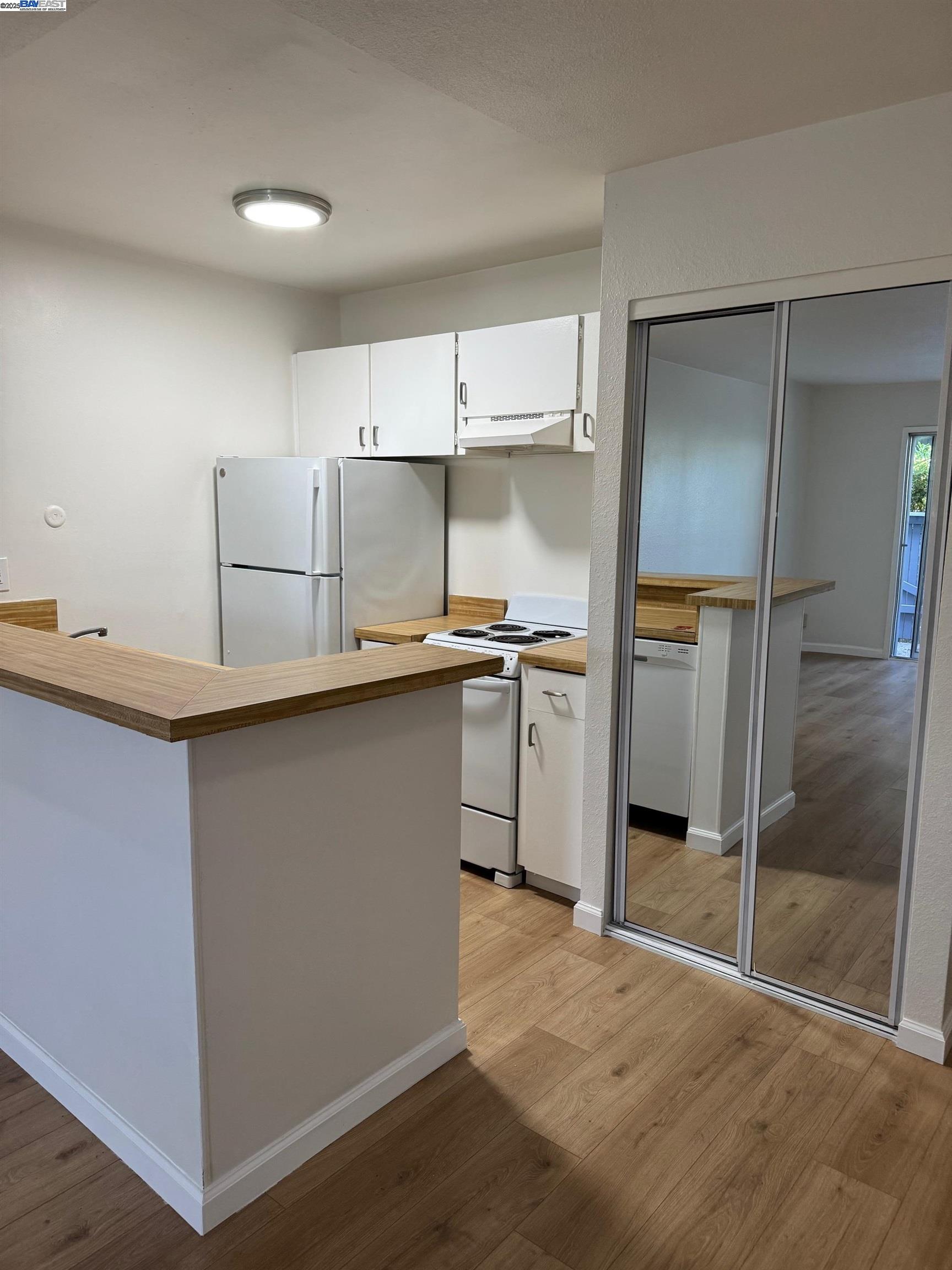 Detail Gallery Image 5 of 13 For 213 Boardwalk Ave a,  San Bruno,  CA 94066 - 1 Beds | 1 Baths