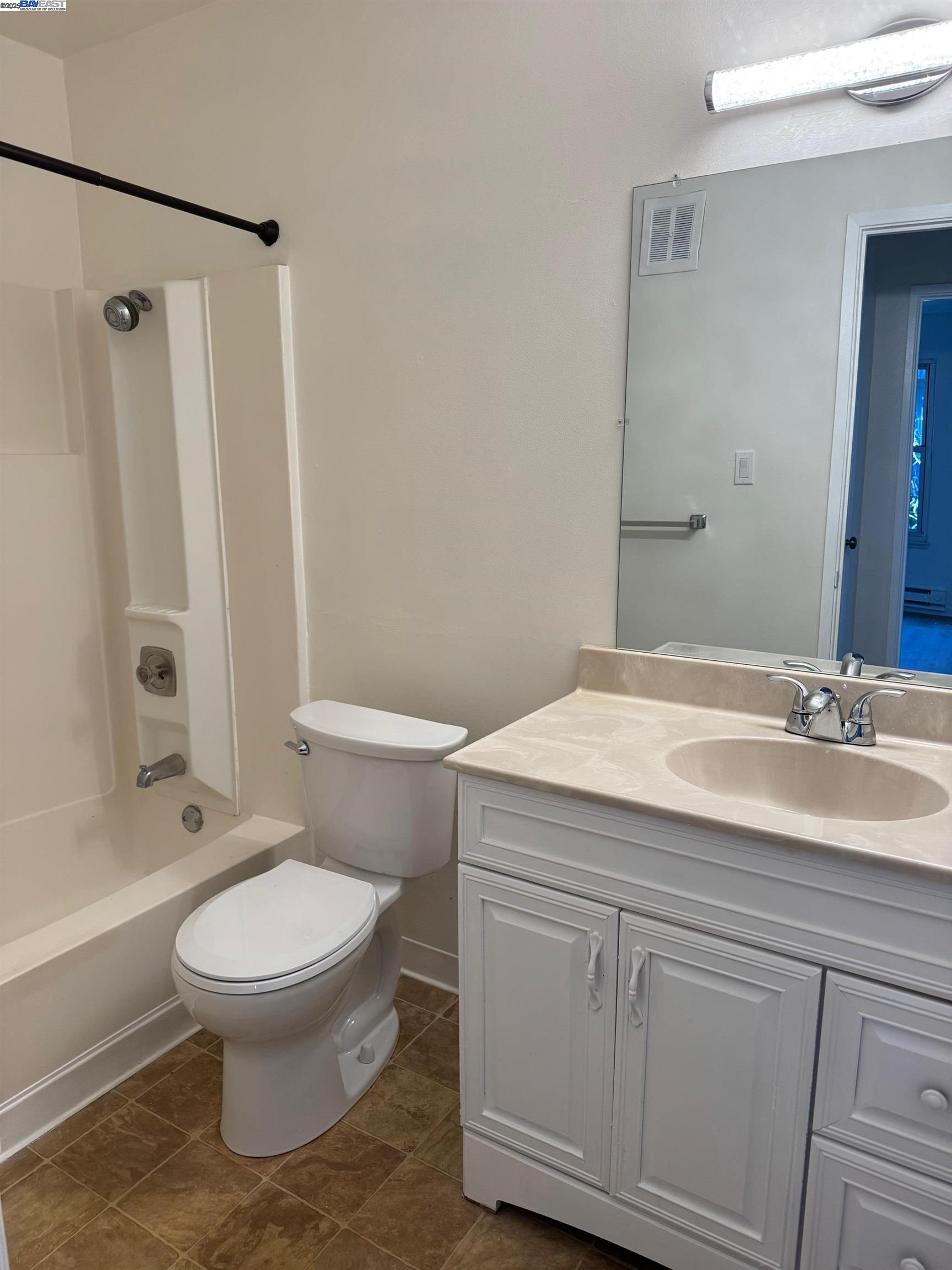 Detail Gallery Image 7 of 13 For 213 Boardwalk Ave a,  San Bruno,  CA 94066 - 1 Beds | 1 Baths