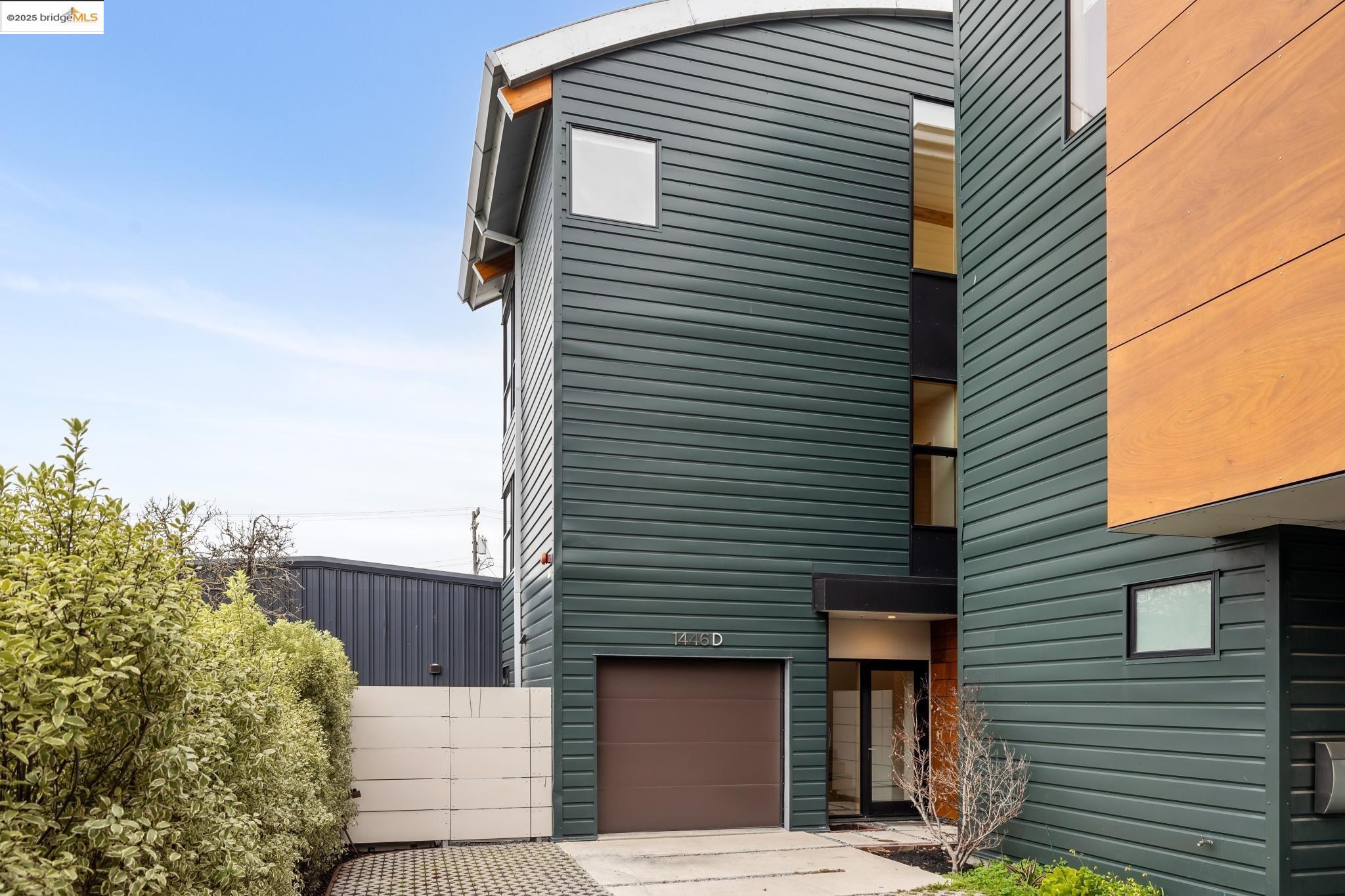 Detail Gallery Image 1 of 1 For 1446 D 5th St, Berkeley,  CA 94710 - 3 Beds | 2 Baths