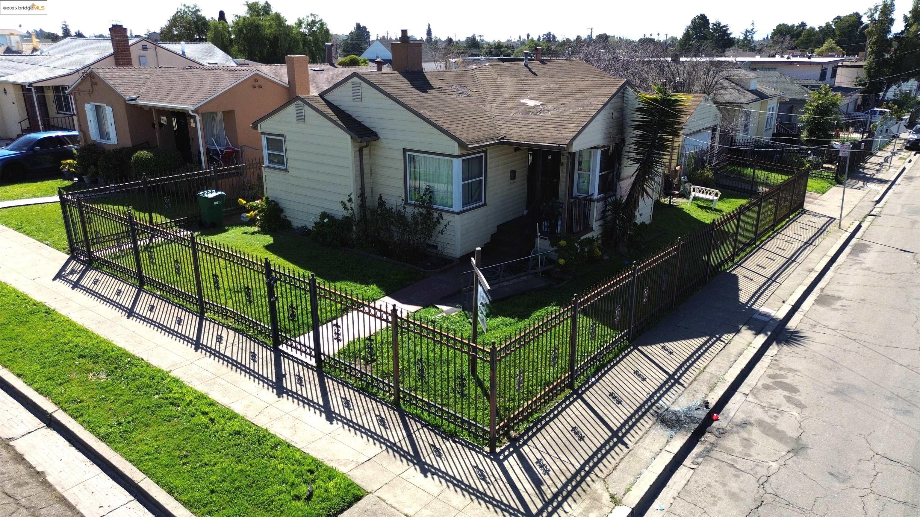 Detail Gallery Image 1 of 1 For 9401 Hillside St, Oakland,  CA 94603 - 3 Beds | 1 Baths