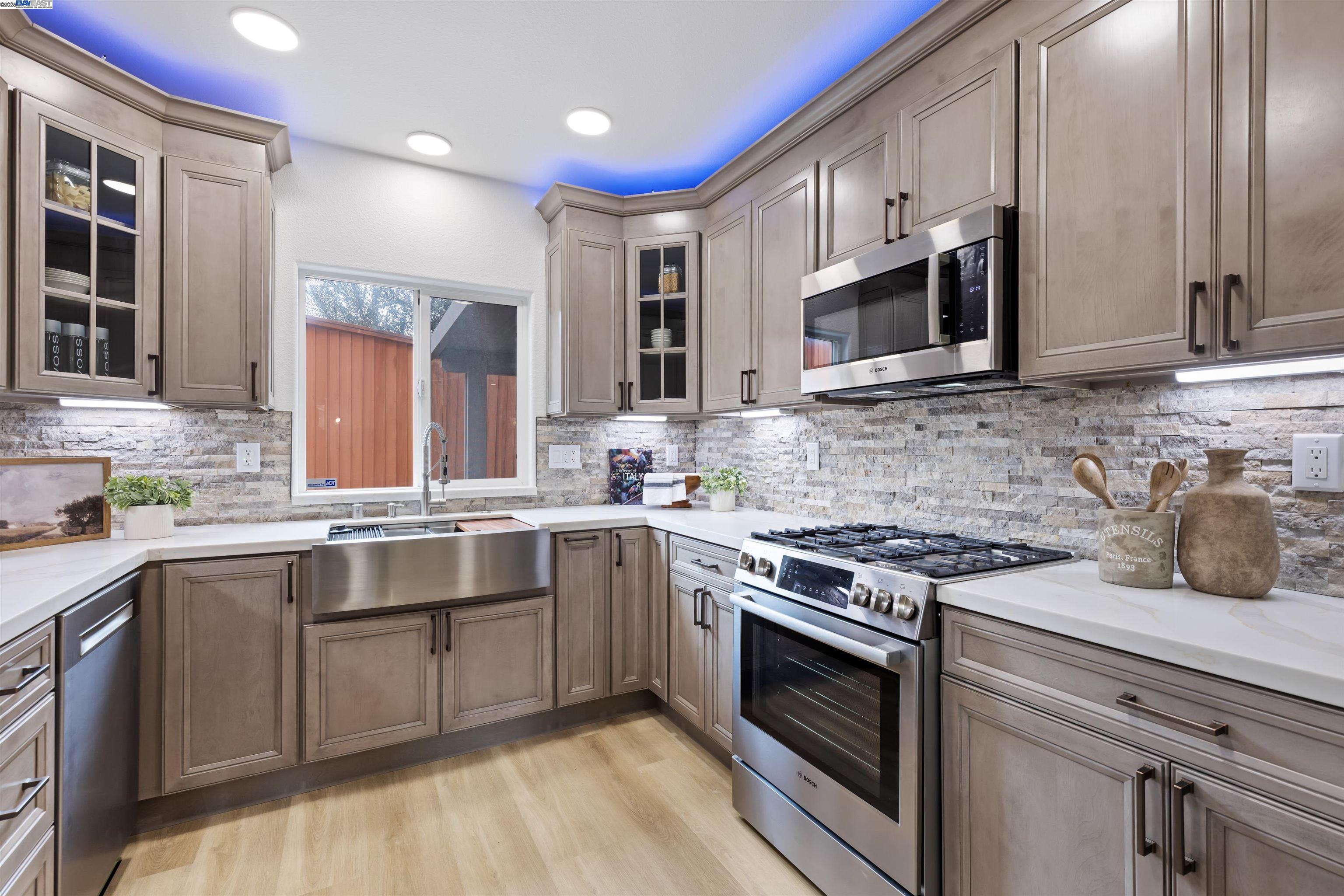 Detail Gallery Image 15 of 46 For 119 Mountview Ter, Benicia,  CA 94510 - 4 Beds | 2/1 Baths