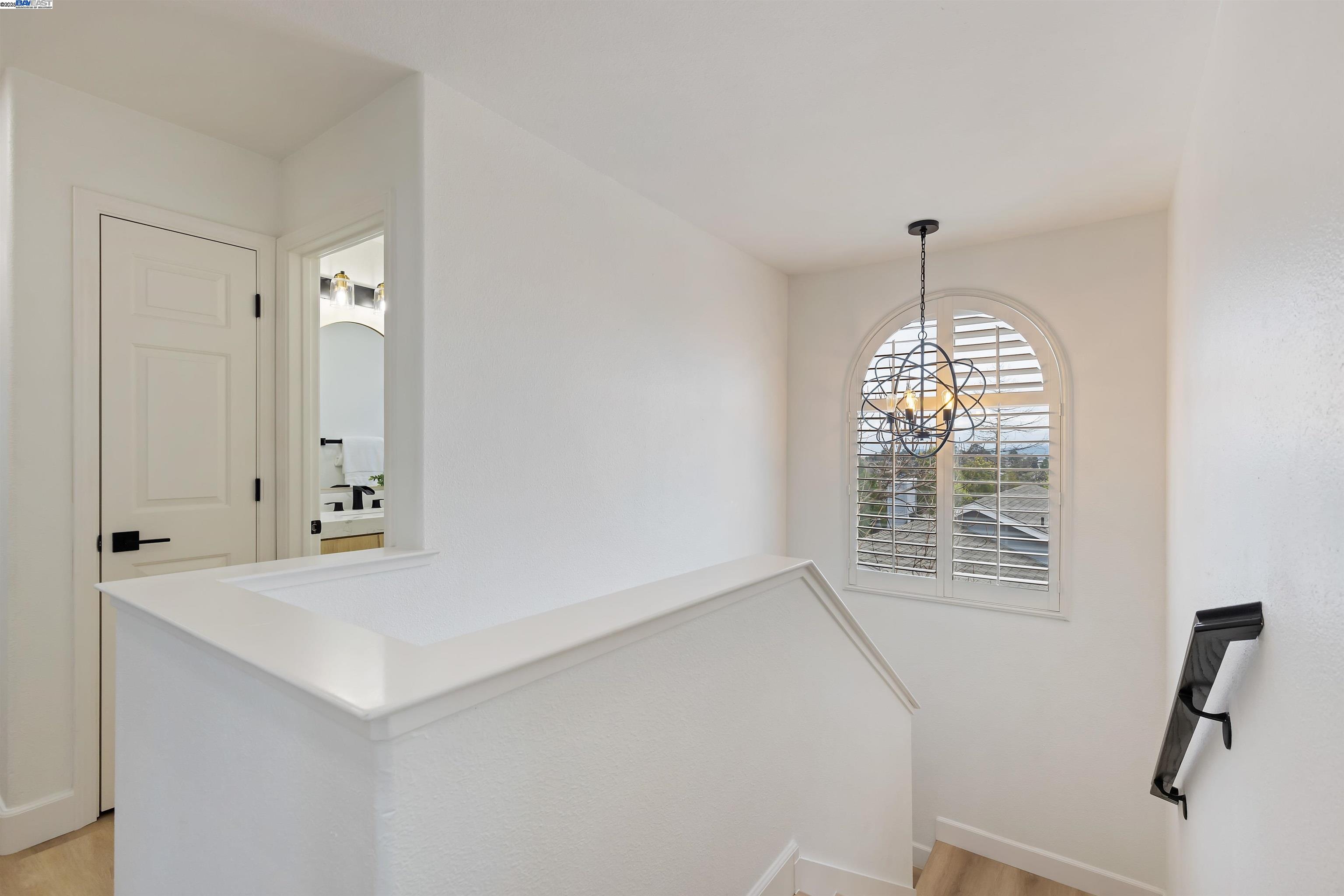 Detail Gallery Image 19 of 46 For 119 Mountview Ter, Benicia,  CA 94510 - 4 Beds | 2/1 Baths