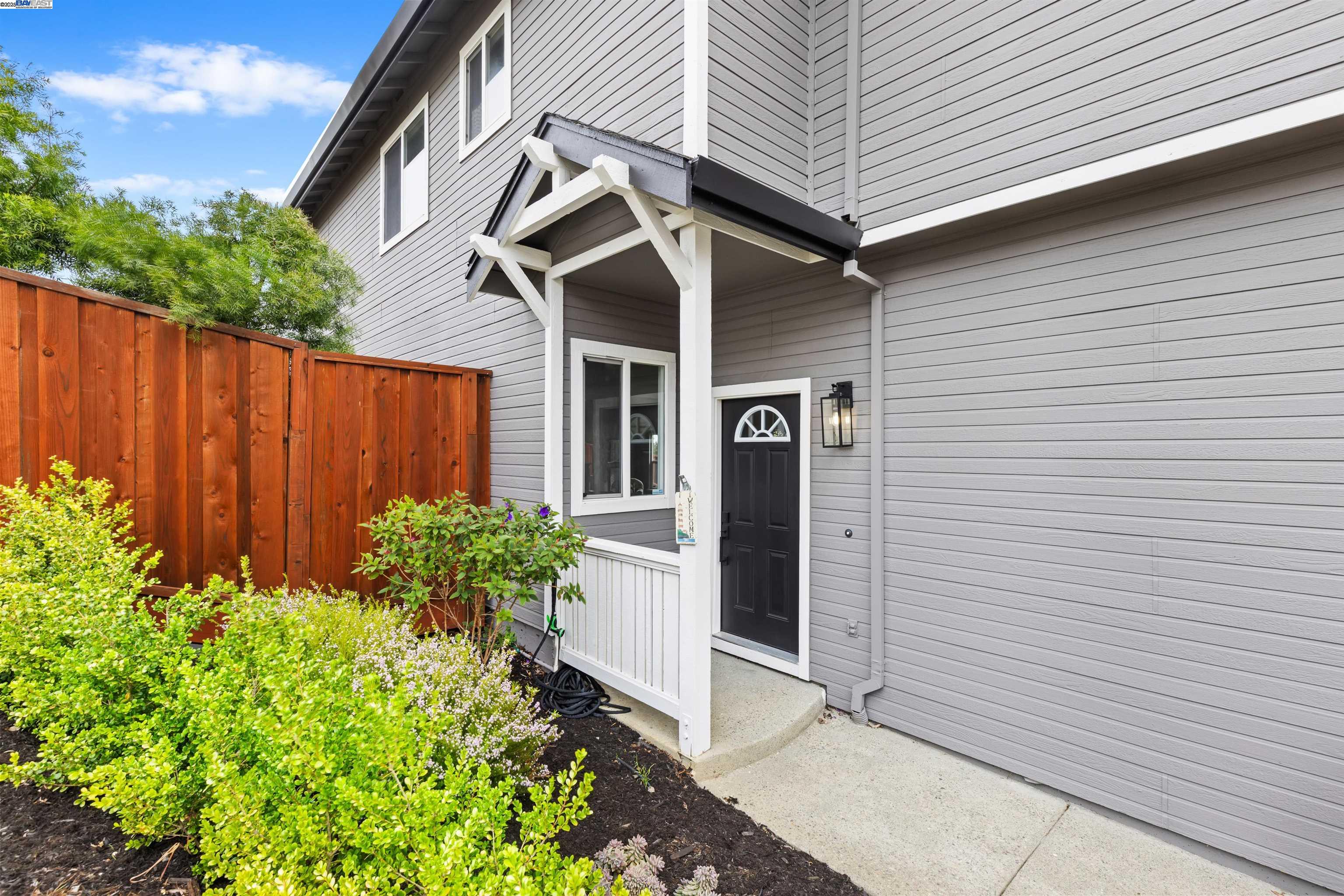 Detail Gallery Image 5 of 46 For 119 Mountview Ter, Benicia,  CA 94510 - 4 Beds | 2/1 Baths