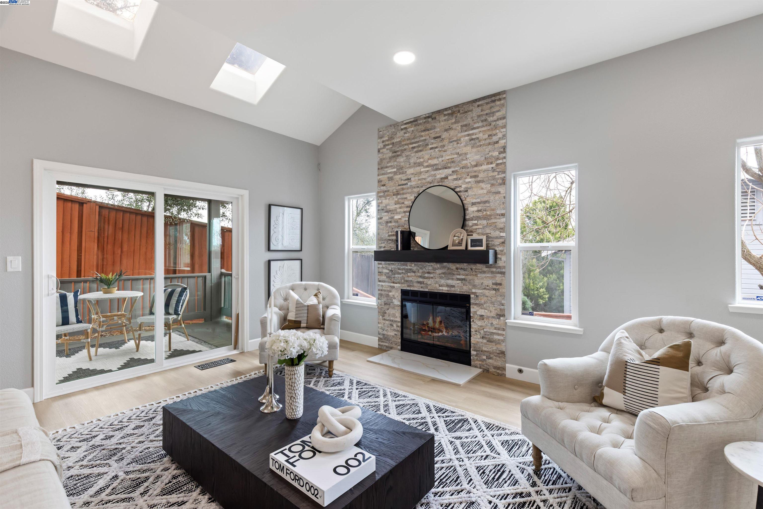 Detail Gallery Image 8 of 46 For 119 Mountview Ter, Benicia,  CA 94510 - 4 Beds | 2/1 Baths