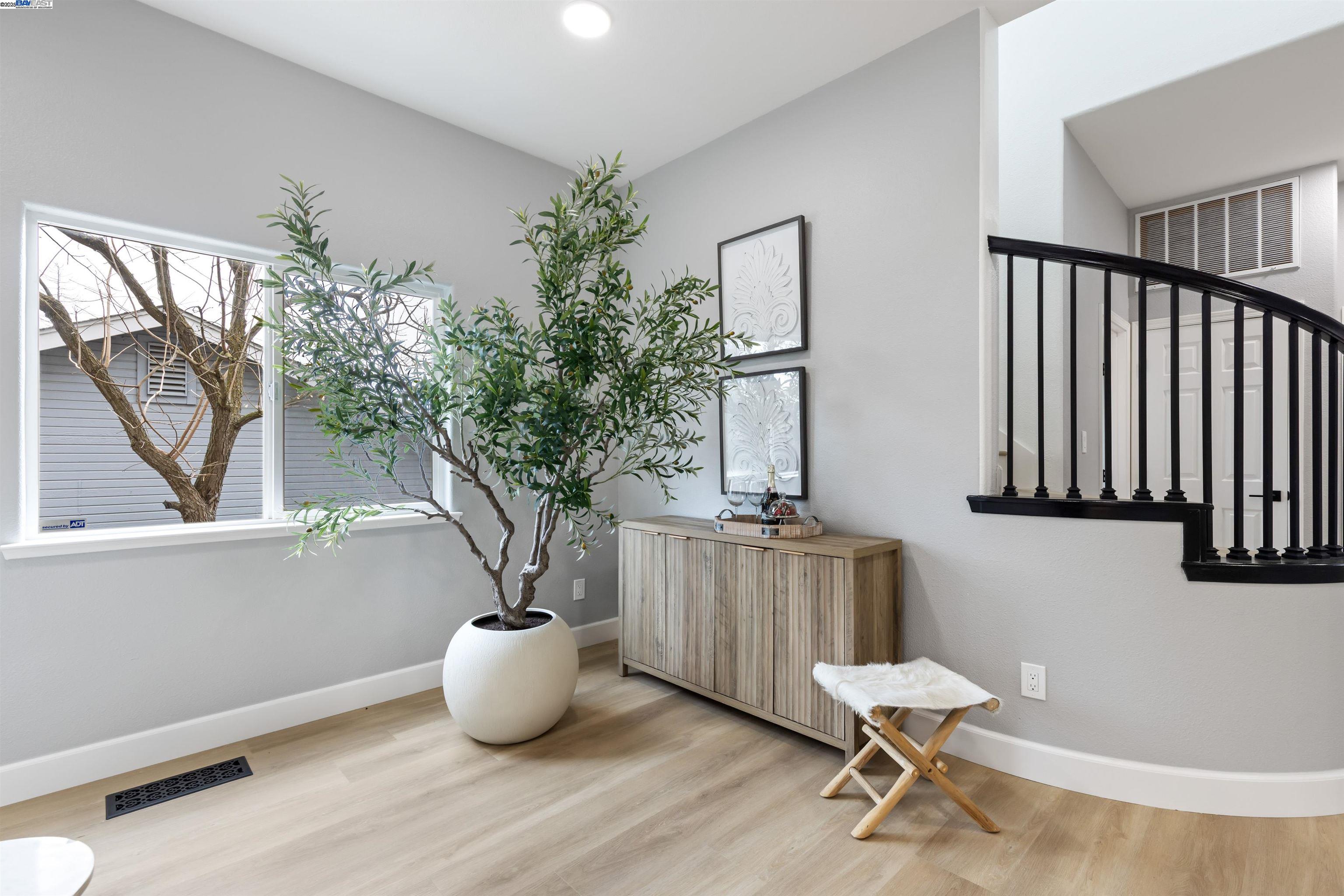 Detail Gallery Image 10 of 46 For 119 Mountview Ter, Benicia,  CA 94510 - 4 Beds | 2/1 Baths