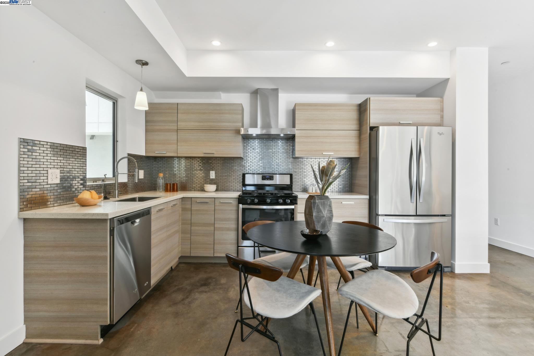414 29Th Ave # 5, Oakland, California 94601, 1 Bedroom Bedrooms, 4 Rooms Rooms,2 BathroomsBathrooms,Residential,For Sale,414 29Th Ave # 5,41088399