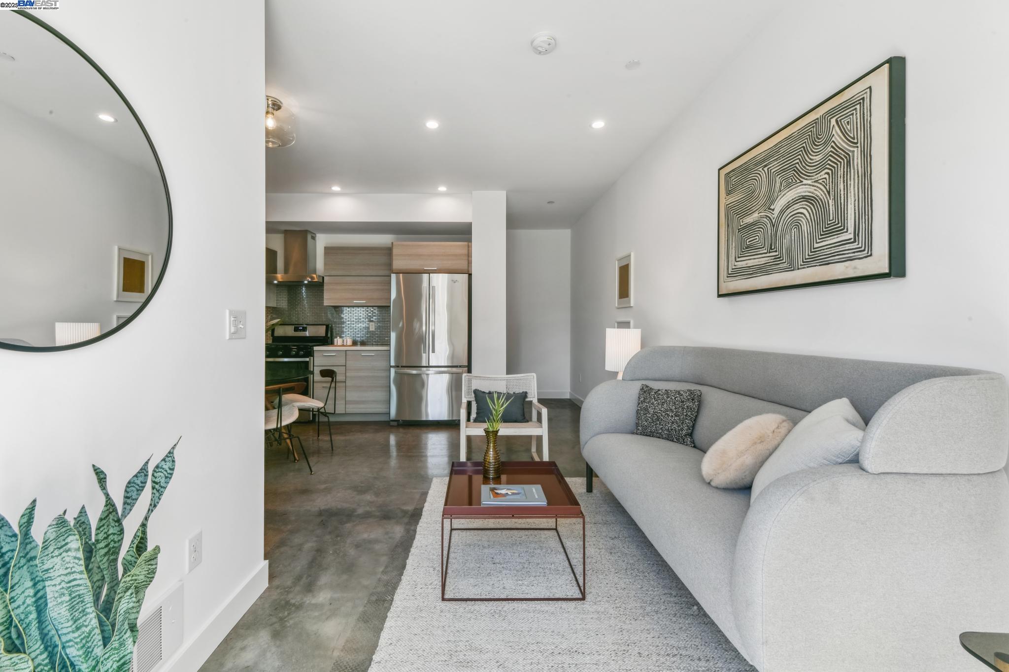 414 29Th Ave # 5, Oakland, California 94601, 1 Bedroom Bedrooms, 4 Rooms Rooms,2 BathroomsBathrooms,Residential,For Sale,414 29Th Ave # 5,41088399