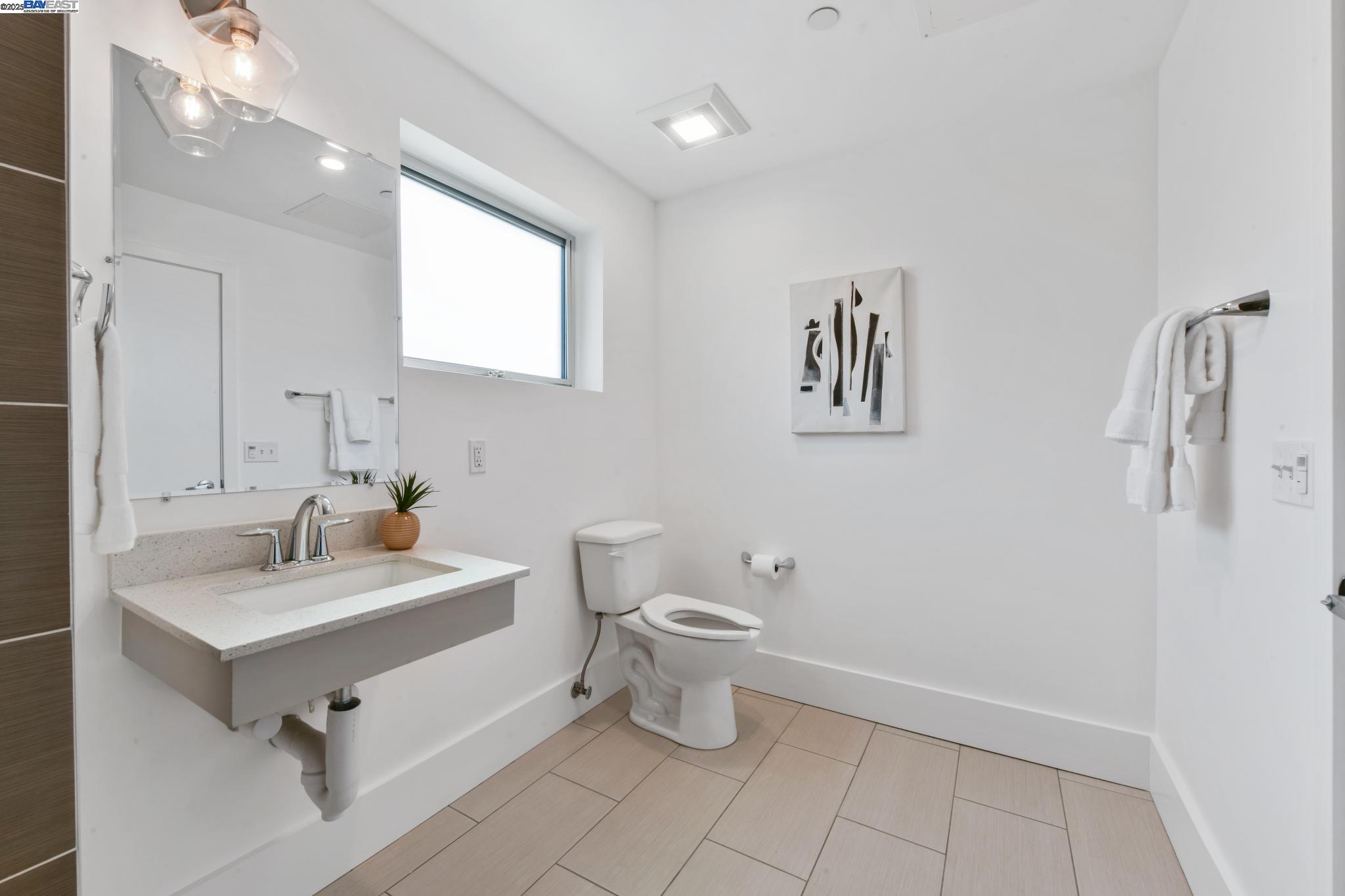 414 29Th Ave # 5, Oakland, California 94601, 1 Bedroom Bedrooms, 4 Rooms Rooms,2 BathroomsBathrooms,Residential,For Sale,414 29Th Ave # 5,41088399