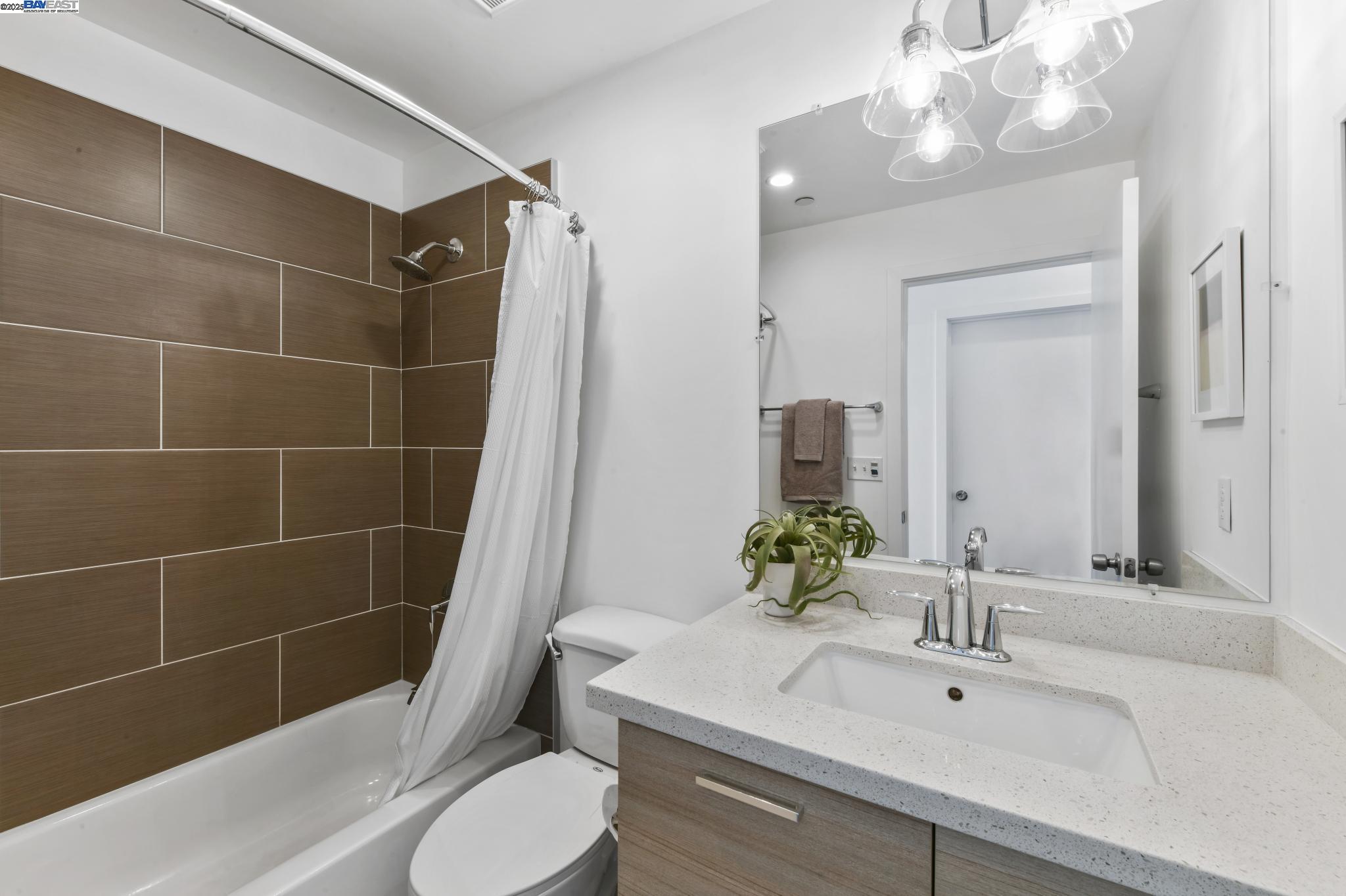 414 29Th Ave # 5, Oakland, California 94601, 1 Bedroom Bedrooms, 4 Rooms Rooms,2 BathroomsBathrooms,Residential,For Sale,414 29Th Ave # 5,41088399