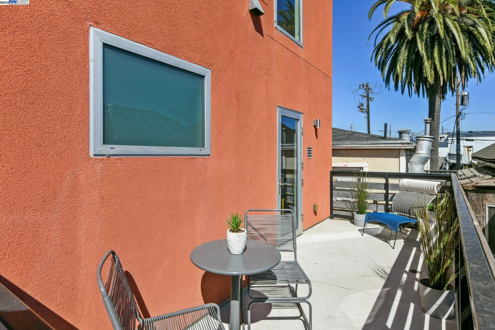 414 29Th Ave # 5, Oakland, California 94601, 1 Bedroom Bedrooms, 4 Rooms Rooms,2 BathroomsBathrooms,Residential,For Sale,414 29Th Ave # 5,41088399