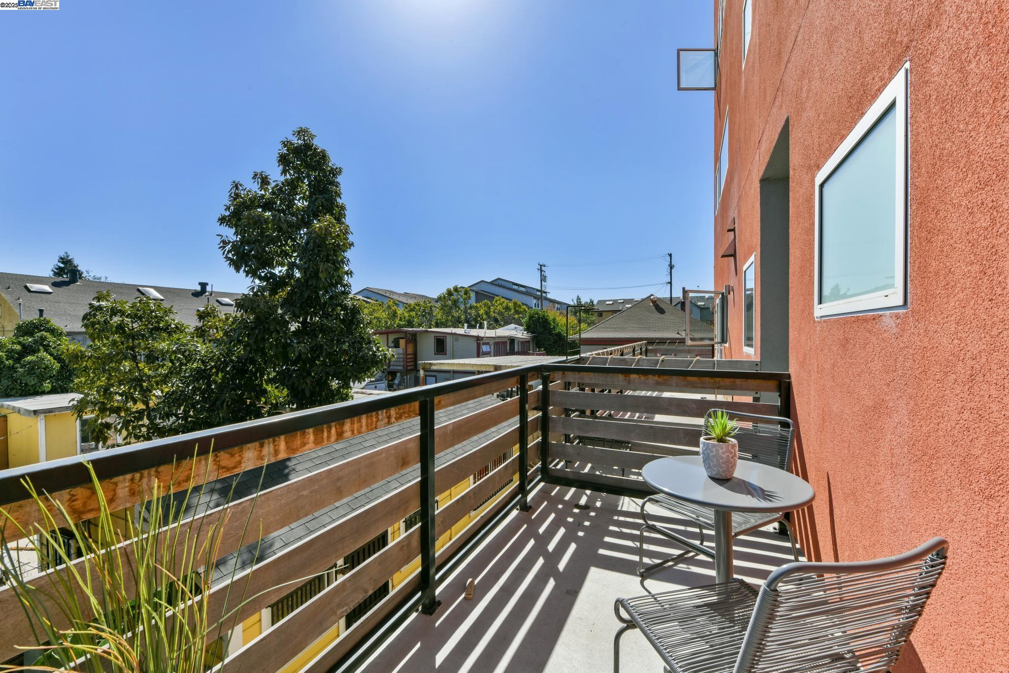 414 29Th Ave # 5, Oakland, California 94601, 1 Bedroom Bedrooms, 4 Rooms Rooms,2 BathroomsBathrooms,Residential,For Sale,414 29Th Ave # 5,41088399