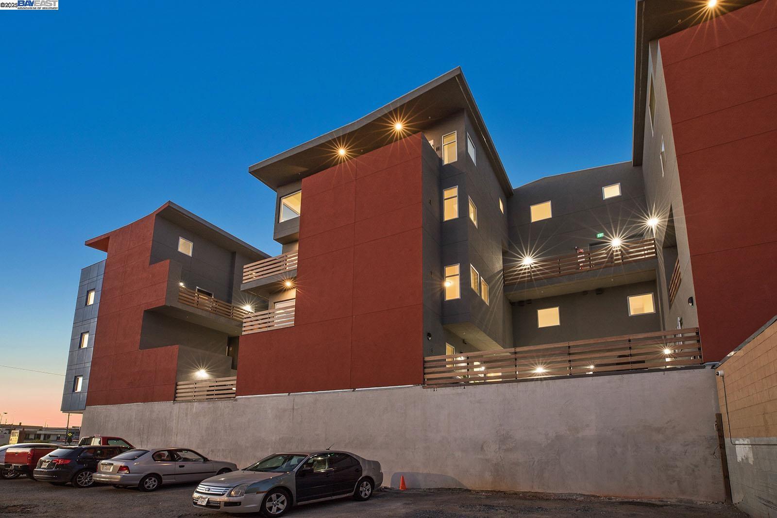 414 29Th Ave # 5, Oakland, California 94601, 1 Bedroom Bedrooms, 4 Rooms Rooms,2 BathroomsBathrooms,Residential,For Sale,414 29Th Ave # 5,41088399