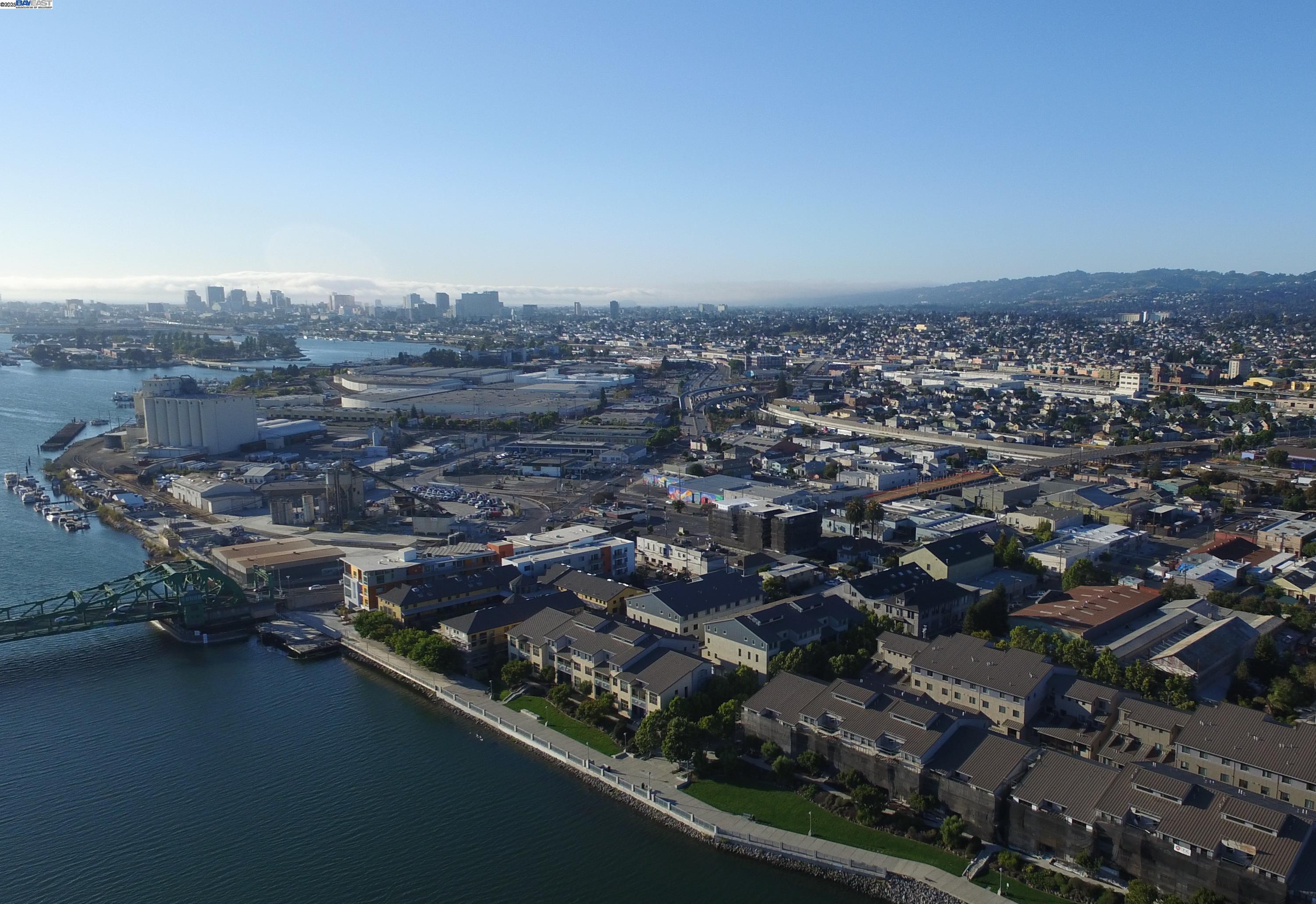 414 29Th Ave # 5, Oakland, California 94601, 1 Bedroom Bedrooms, 4 Rooms Rooms,2 BathroomsBathrooms,Residential,For Sale,414 29Th Ave # 5,41088399
