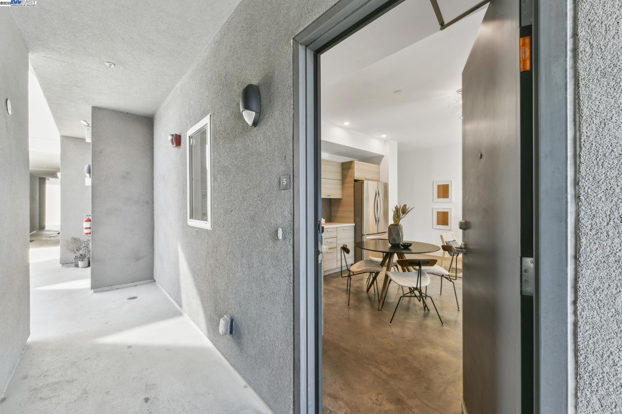 414 29Th Ave # 5, Oakland, California 94601, 1 Bedroom Bedrooms, 4 Rooms Rooms,2 BathroomsBathrooms,Residential,For Sale,414 29Th Ave # 5,41088399
