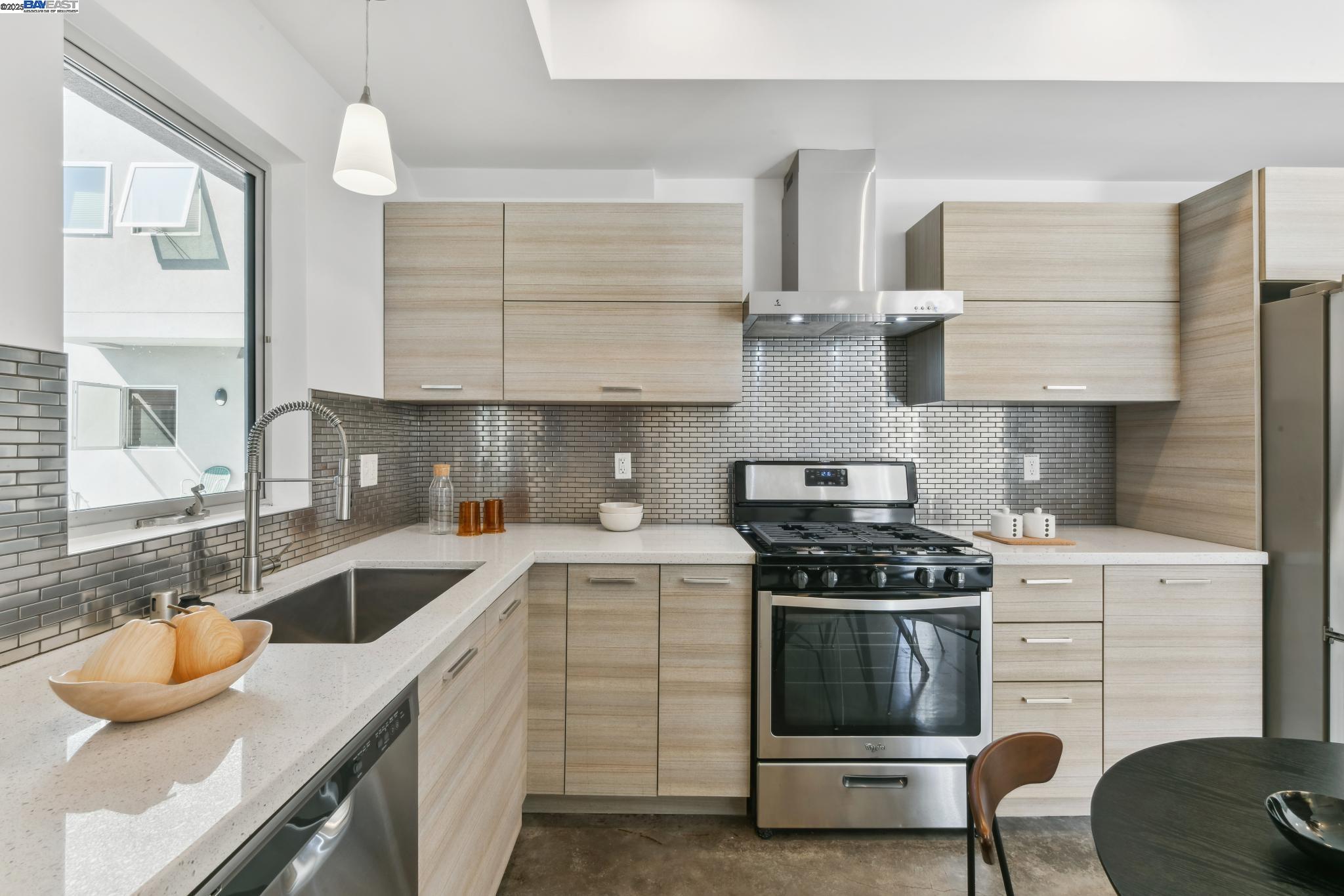 414 29Th Ave # 5, Oakland, California 94601, 1 Bedroom Bedrooms, 4 Rooms Rooms,2 BathroomsBathrooms,Residential,For Sale,414 29Th Ave # 5,41088399
