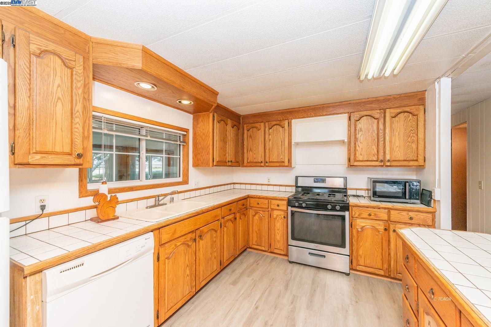 Detail Gallery Image 5 of 42 For 10 Steelhead Circle, Lewiston,  CA 96052 - 2 Beds | 2 Baths