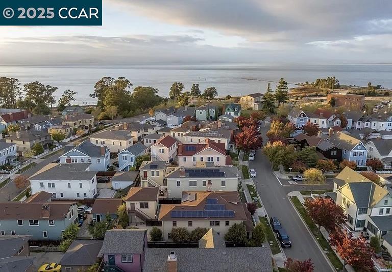 Detail Gallery Image 3 of 11 For 1129 Promenade St a,  Hercules,  CA 94547 - 1 Beds | 1 Baths