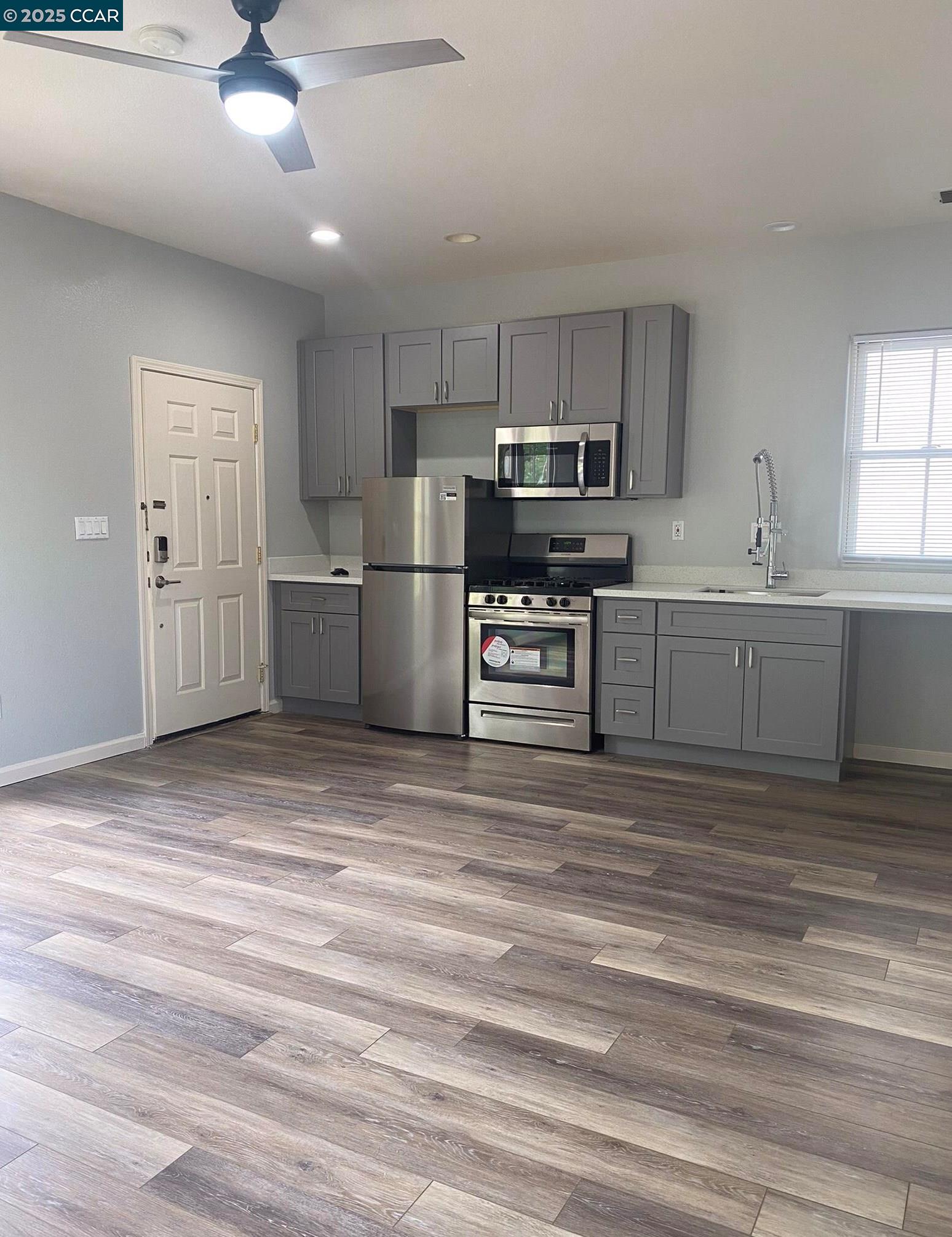 Detail Gallery Image 5 of 11 For 1129 Promenade St a,  Hercules,  CA 94547 - 1 Beds | 1 Baths