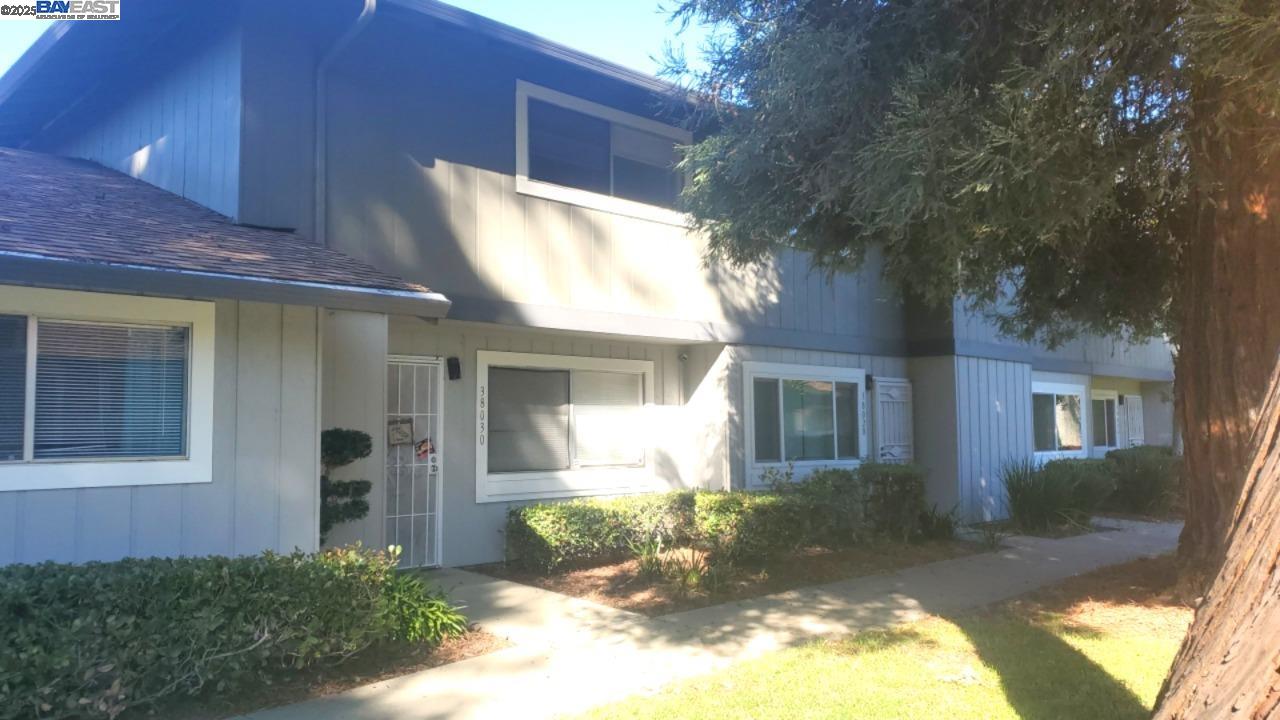 Browse active condo listings in PARKMONT GARDENS