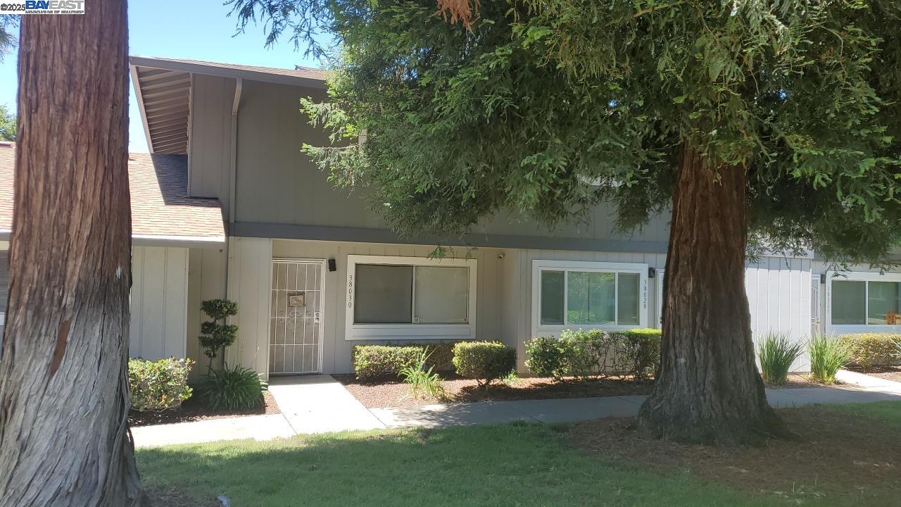 More Details about MLS # 41088422 : 38030 DUNDEE CMN