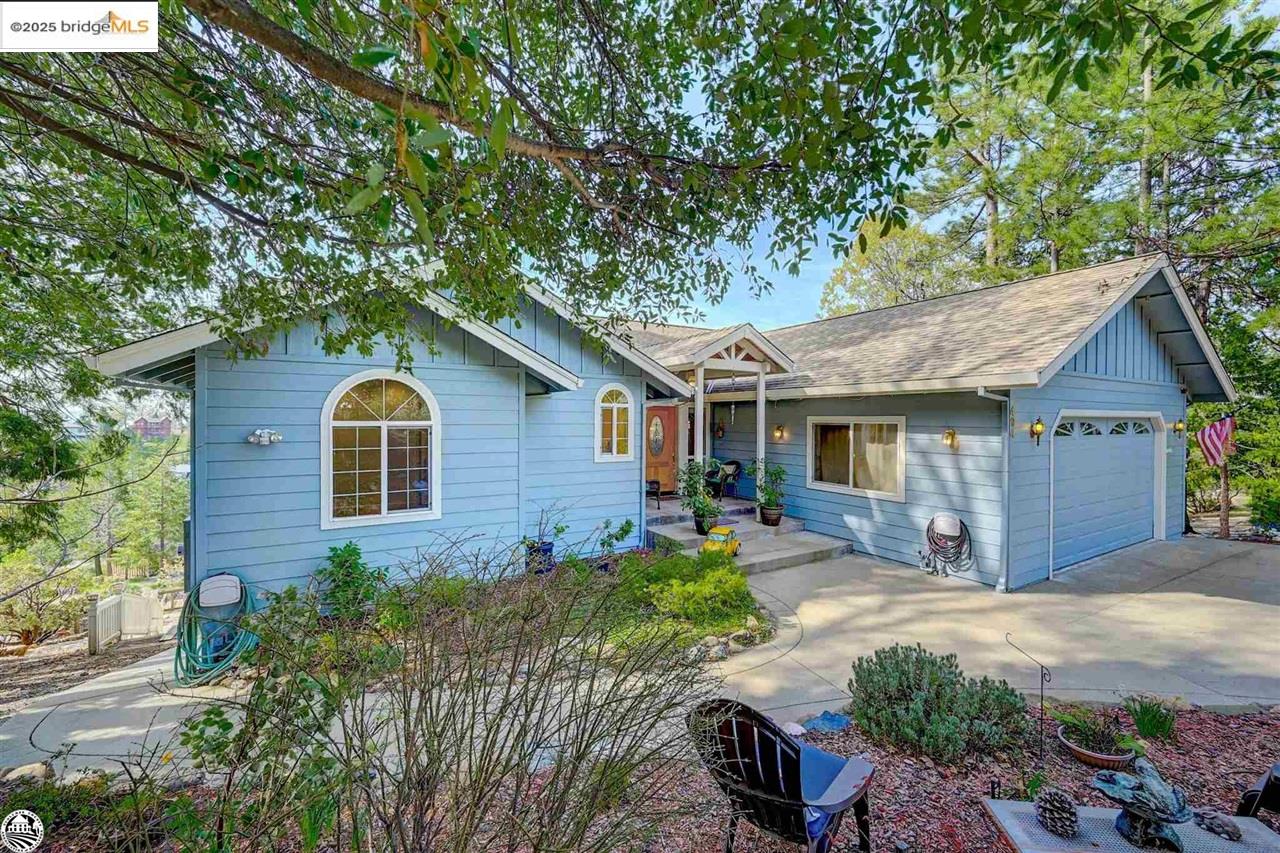 Detail Gallery Image 5 of 48 For 494 Larkspur Ct., Murphys,  CA 95247-9480 - 4 Beds | 3 Baths