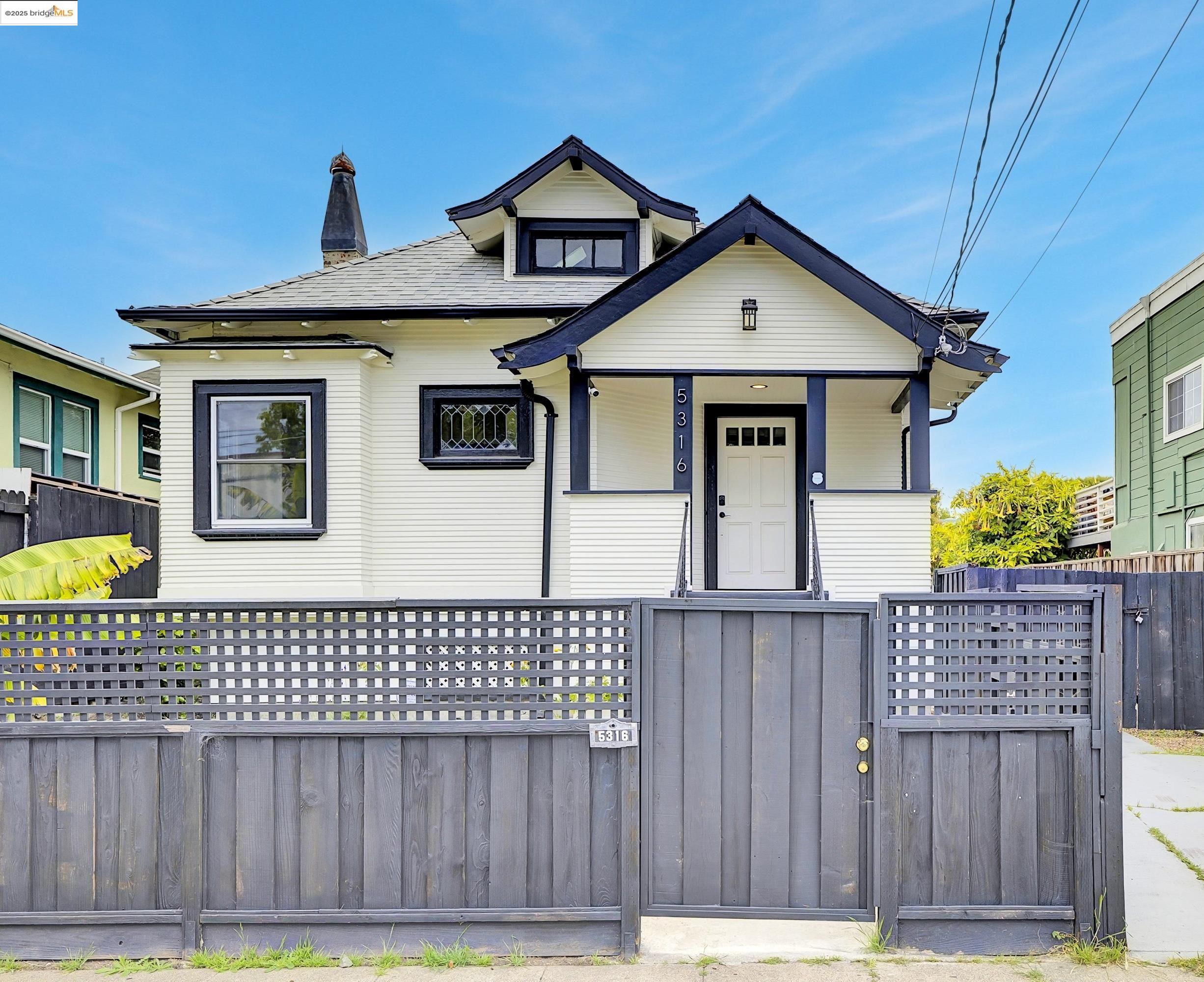 Detail Gallery Image 1 of 1 For 5316 Market St, Oakland,  CA 94608 - 3 Beds | 2 Baths