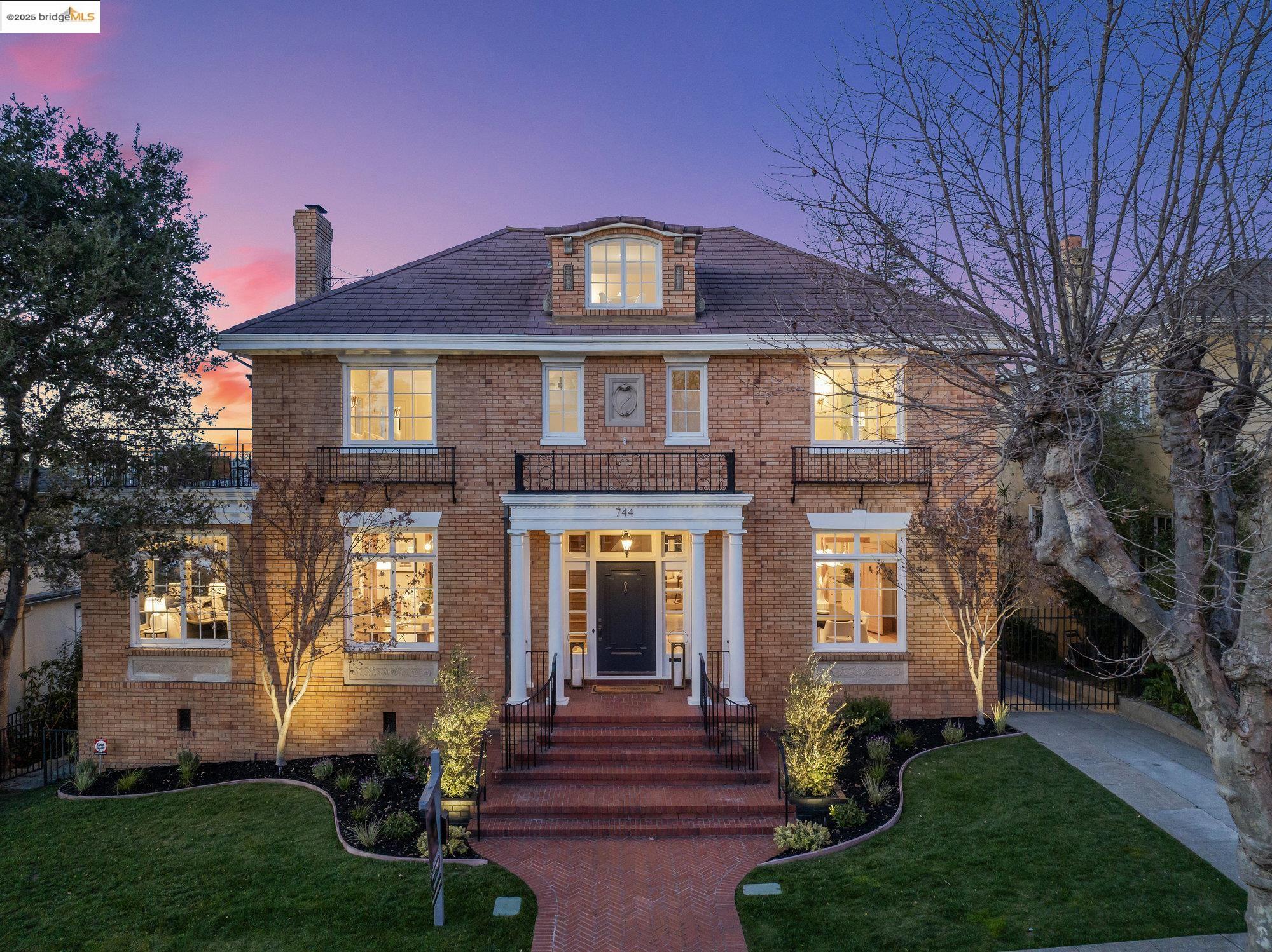 744 Longridge Rd, Oakland, California 94610, 4 Bedrooms Bedrooms, 10 Rooms Rooms,4 BathroomsBathrooms,Residential,For Sale,744 Longridge Rd,41088439