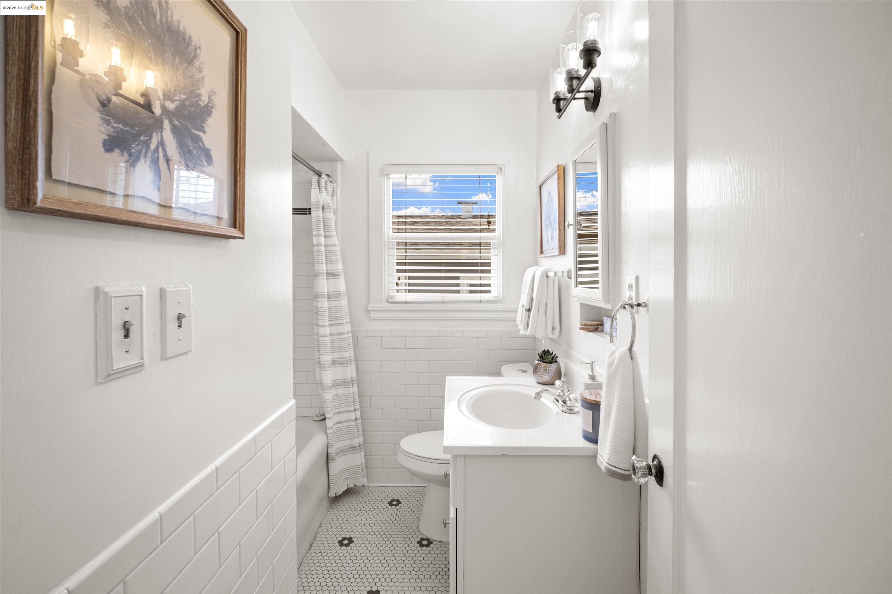 2951 73rd Ave, Oakland, California 94605, 2 Bedrooms Bedrooms, 5 Rooms Rooms,1 BathroomBathrooms,Residential,For Sale,2951 73rd Ave,41088448