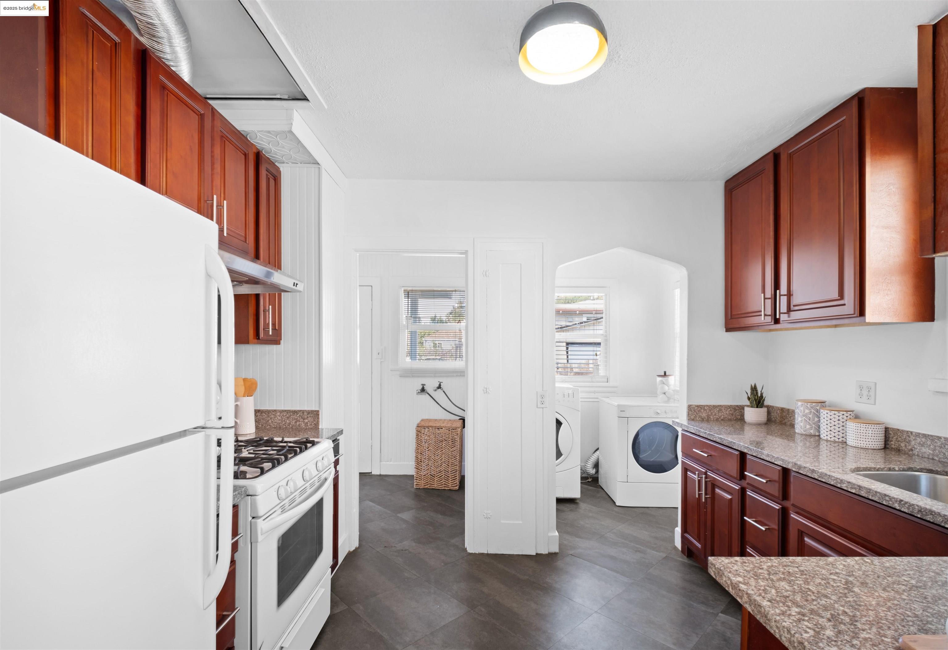 2951 73rd Ave, Oakland, California 94605, 2 Bedrooms Bedrooms, 5 Rooms Rooms,1 BathroomBathrooms,Residential,For Sale,2951 73rd Ave,41088448