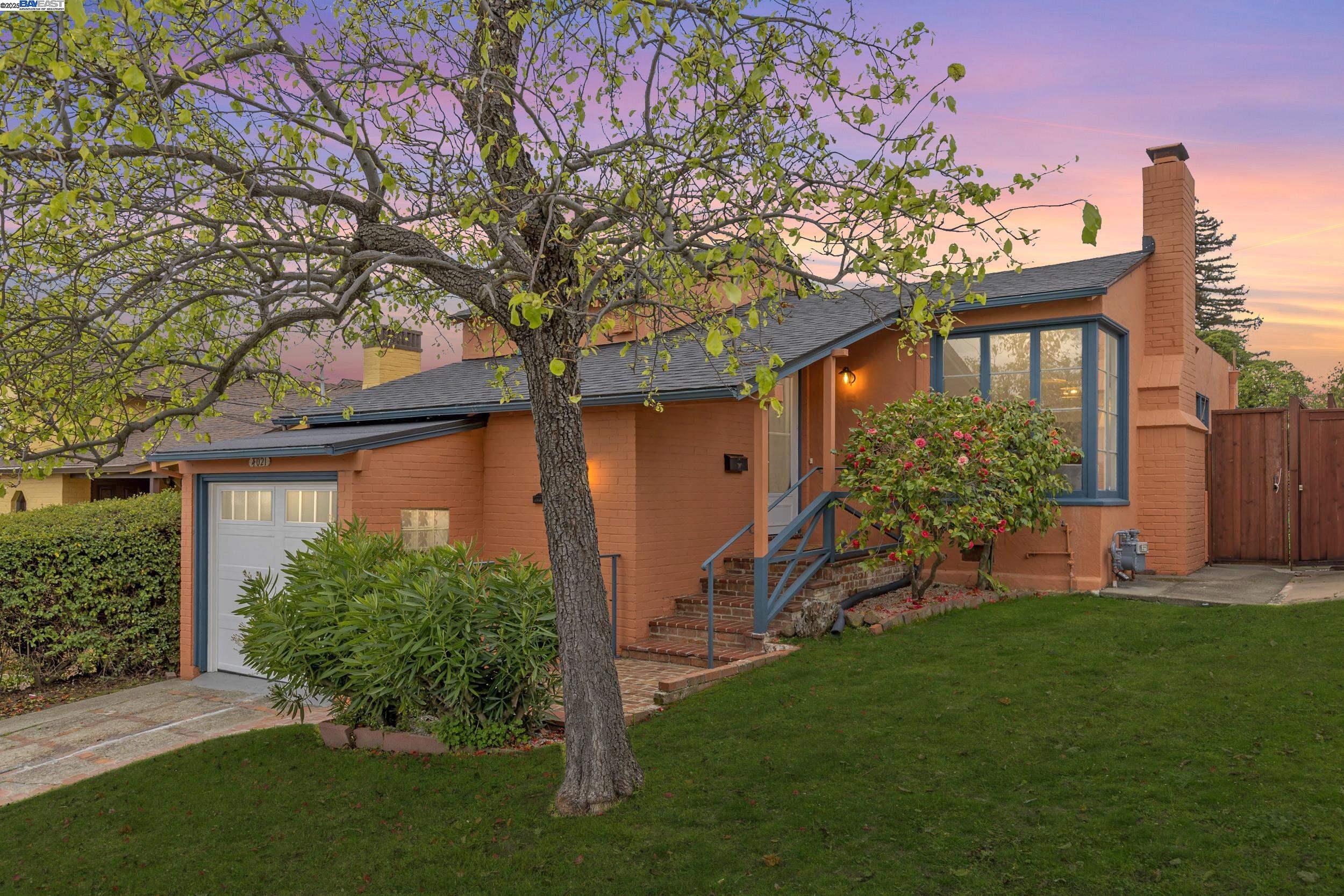 Detail Gallery Image 1 of 1 For 4021 Barner Ave, Oakland,  CA 94602 - 2 Beds | 2 Baths