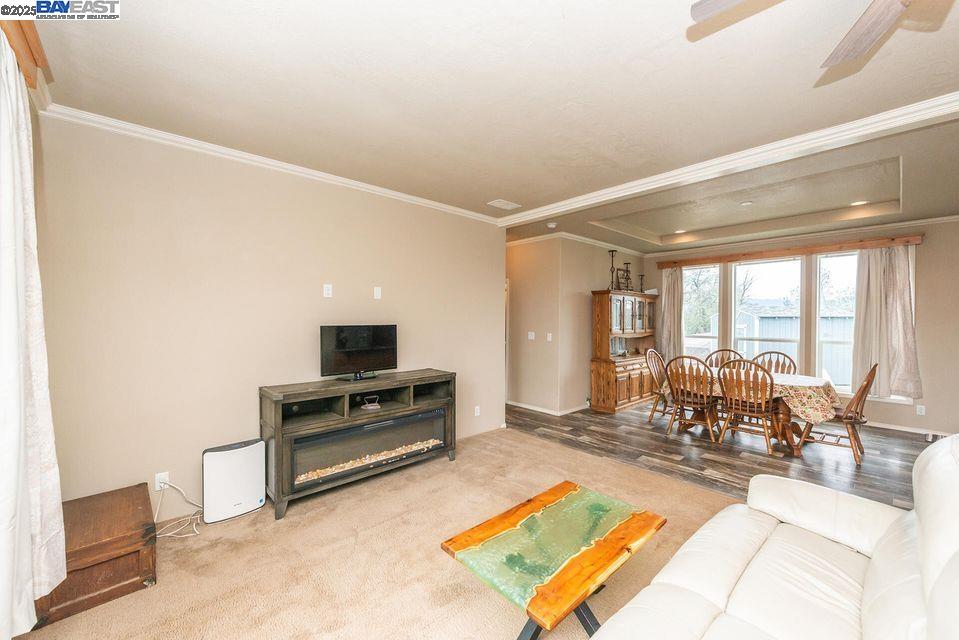 Detail Gallery Image 11 of 59 For 21679 Squaw Grass Trail, Redding,  CA 96003 - 3 Beds | 2 Baths