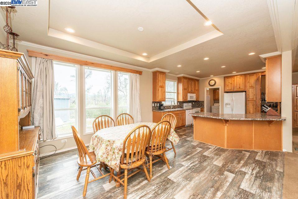 Detail Gallery Image 12 of 59 For 21679 Squaw Grass Trail, Redding,  CA 96003 - 3 Beds | 2 Baths