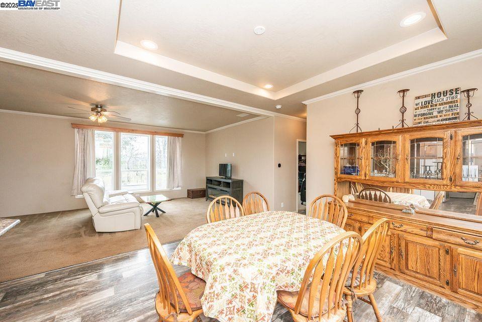 Detail Gallery Image 14 of 59 For 21679 Squaw Grass Trail, Redding,  CA 96003 - 3 Beds | 2 Baths