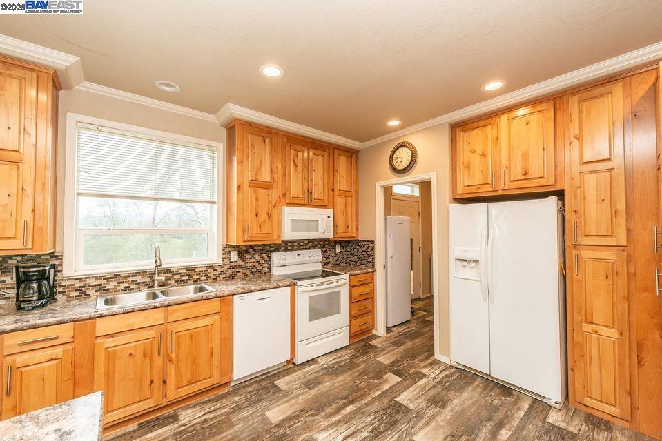 Detail Gallery Image 18 of 59 For 21679 Squaw Grass Trail, Redding,  CA 96003 - 3 Beds | 2 Baths