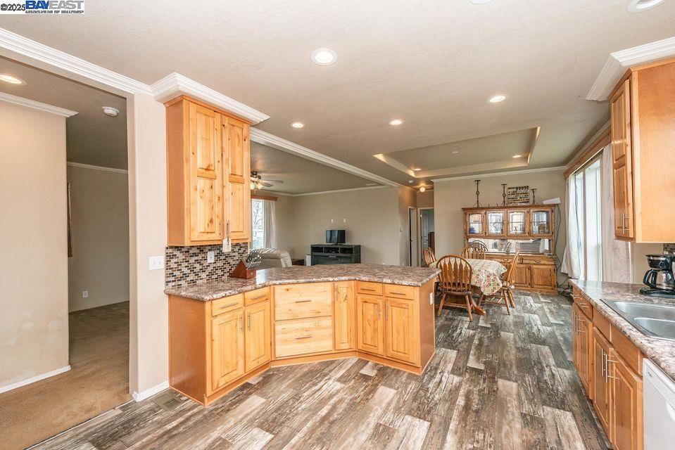 Detail Gallery Image 20 of 59 For 21679 Squaw Grass Trail, Redding,  CA 96003 - 3 Beds | 2 Baths