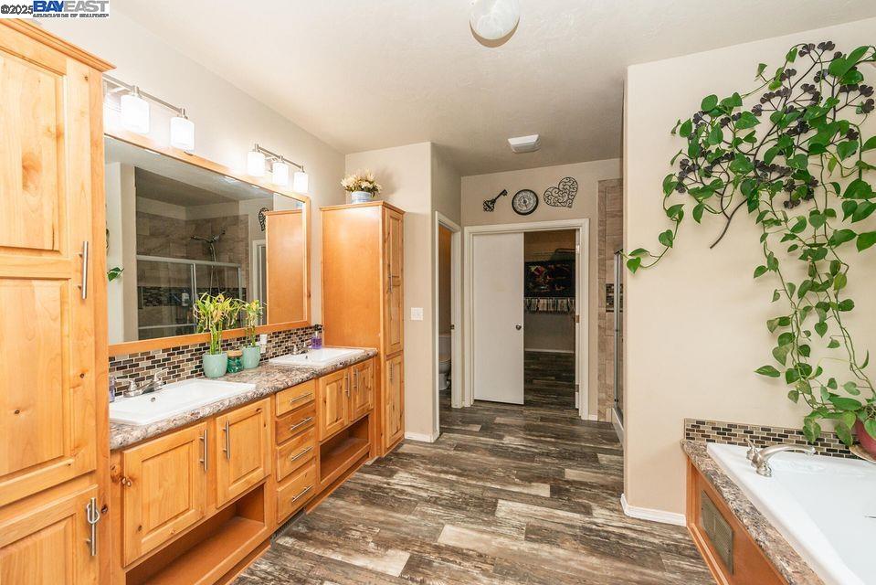 Detail Gallery Image 24 of 59 For 21679 Squaw Grass Trail, Redding,  CA 96003 - 3 Beds | 2 Baths